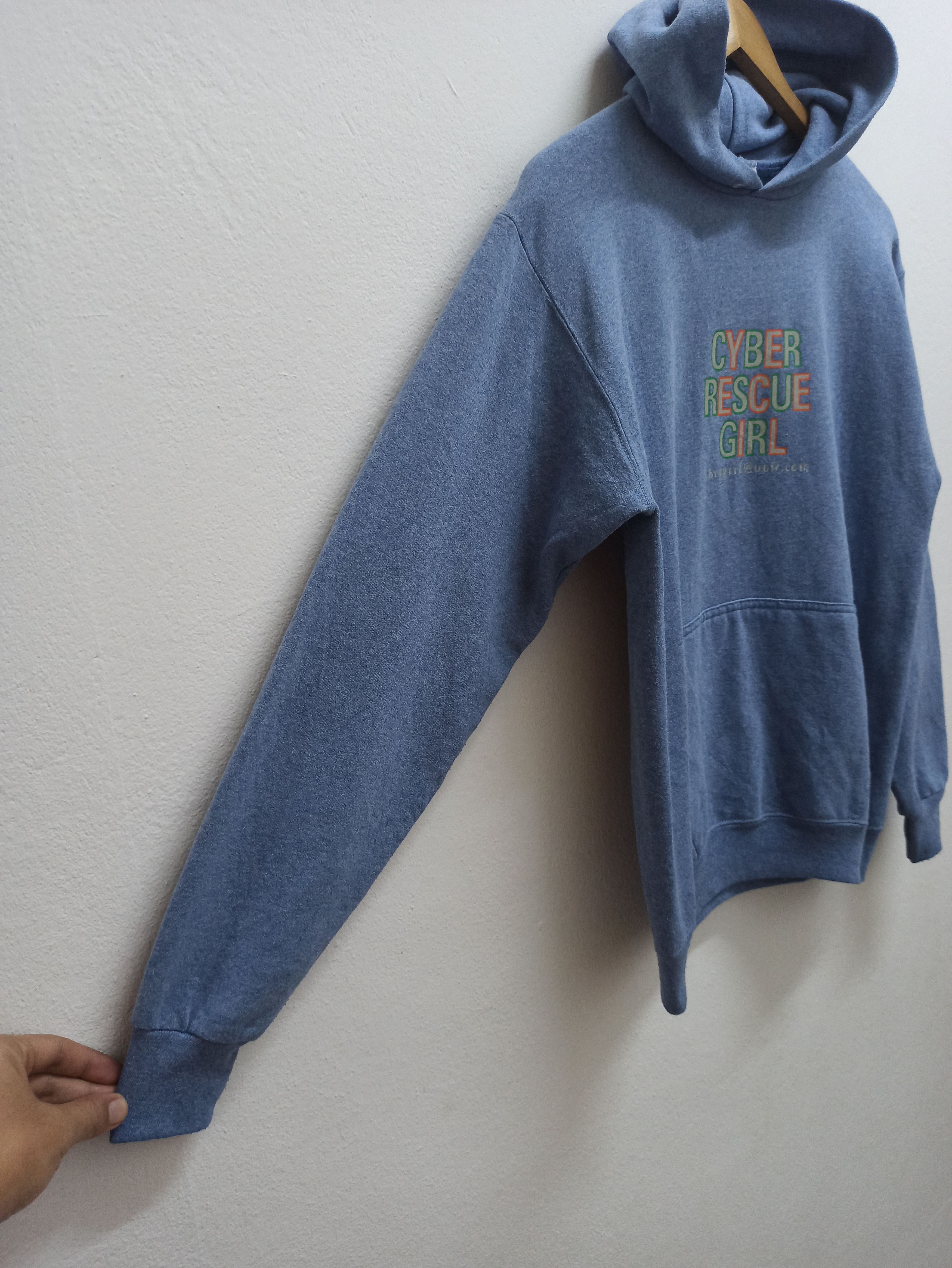 Vintage Vintage Hoodie CYBER RESCUE GIRL from USA (c35) Size US M / EU 48-50 / 2 - 4 Thumbnail