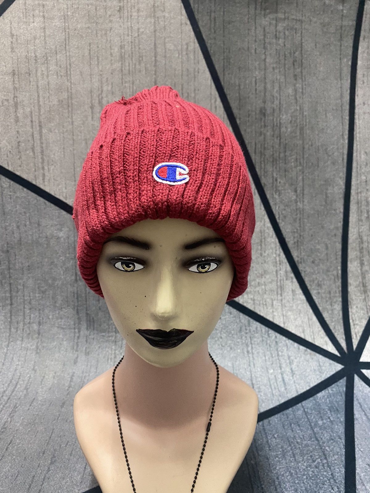 Champion Champion Small Logo Embroidered Beanie Hat Size ONE SIZE - 1 Thumbnail
