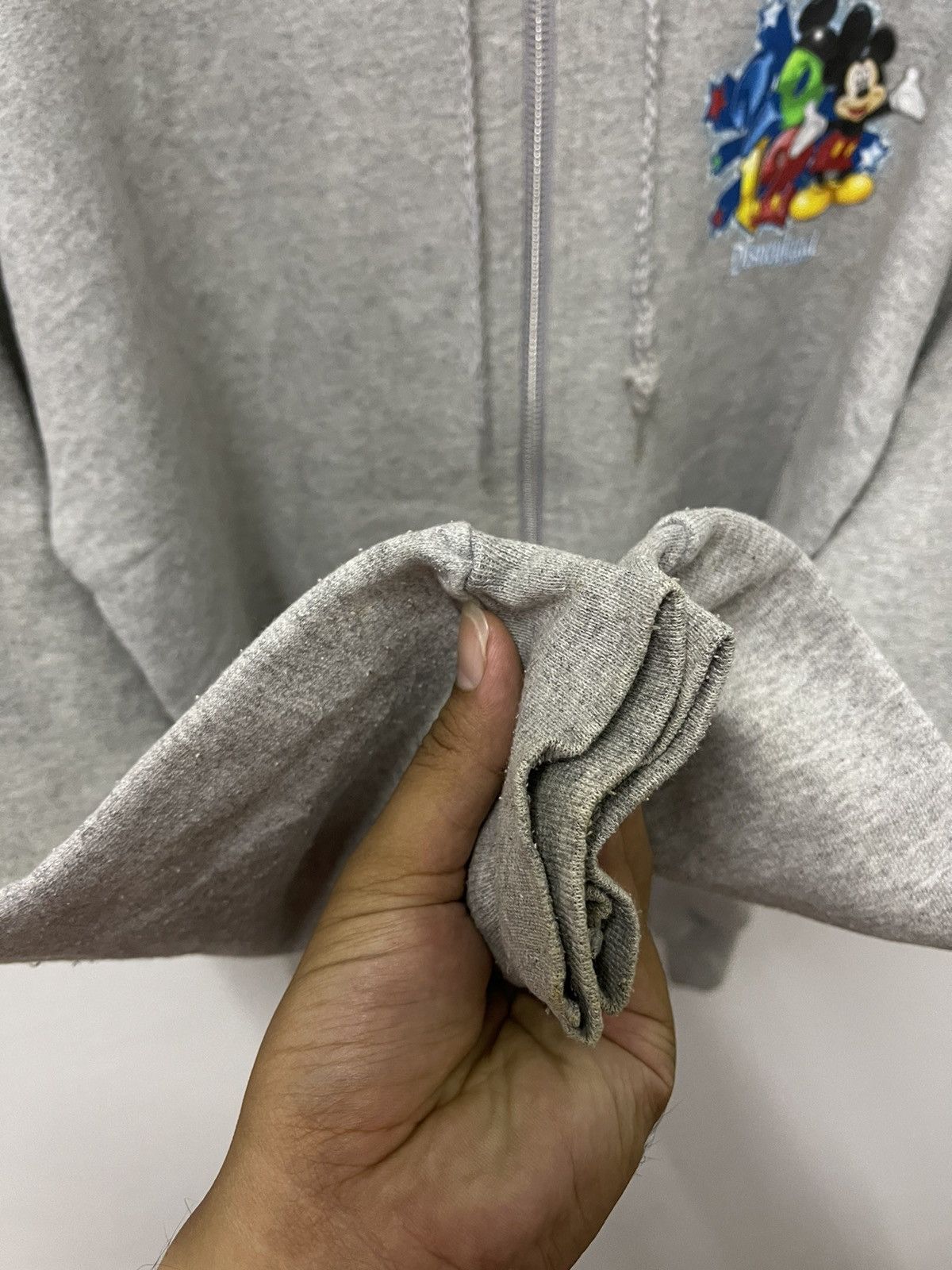 Disney × Mickey Mouse × Vintage Vintage Disneyland World Familiar Big Logo Hoodie Size US M / EU 48-50 / 2 - 7 Thumbnail