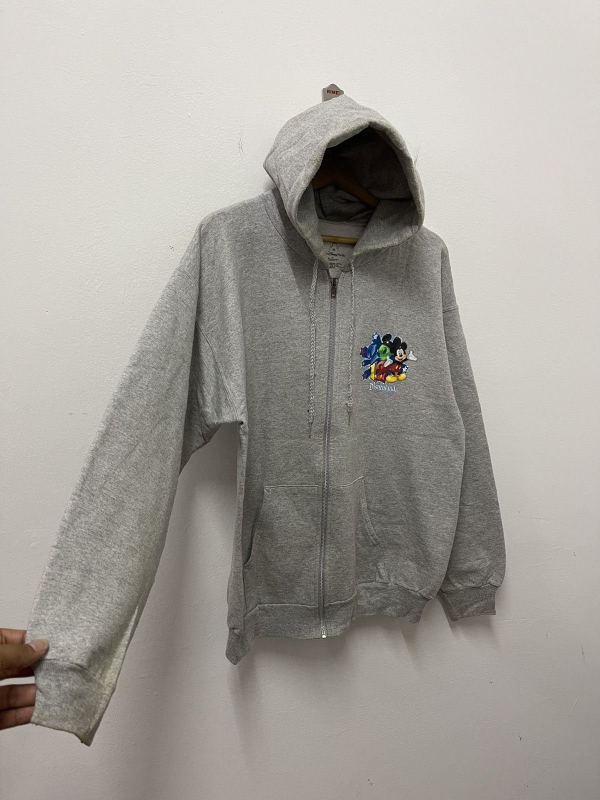 Disney × Mickey Mouse × Vintage Vintage Disneyland World Familiar Big Logo Hoodie Size US M / EU 48-50 / 2 - 5 Thumbnail