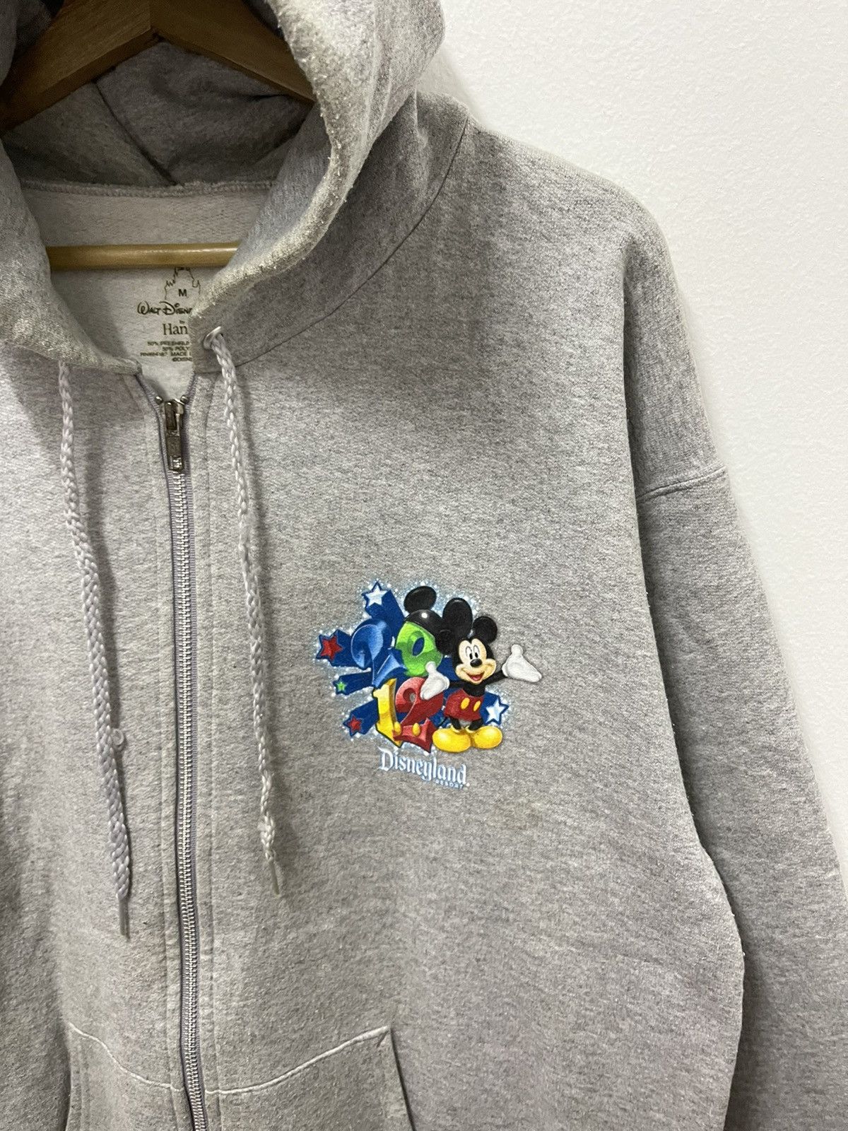 Disney × Mickey Mouse × Vintage Vintage Disneyland World Familiar Big Logo Hoodie Size US M / EU 48-50 / 2 - 4 Thumbnail