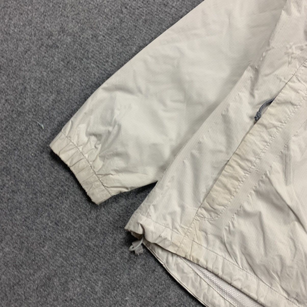 The North Face × Vintage Vintage The North Face Hyvent Windbreaker Jacket Size US L / EU 52-54 / 3 - 3 Thumbnail