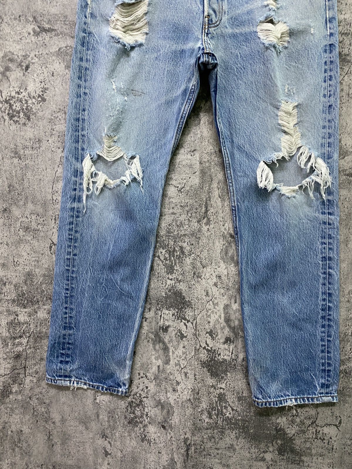 Disney × Levi's × Vintage Vintage LEVIS 501 Distressed Ripped Denim -L76 Size US 32 / EU 48 - 4 Thumbnail