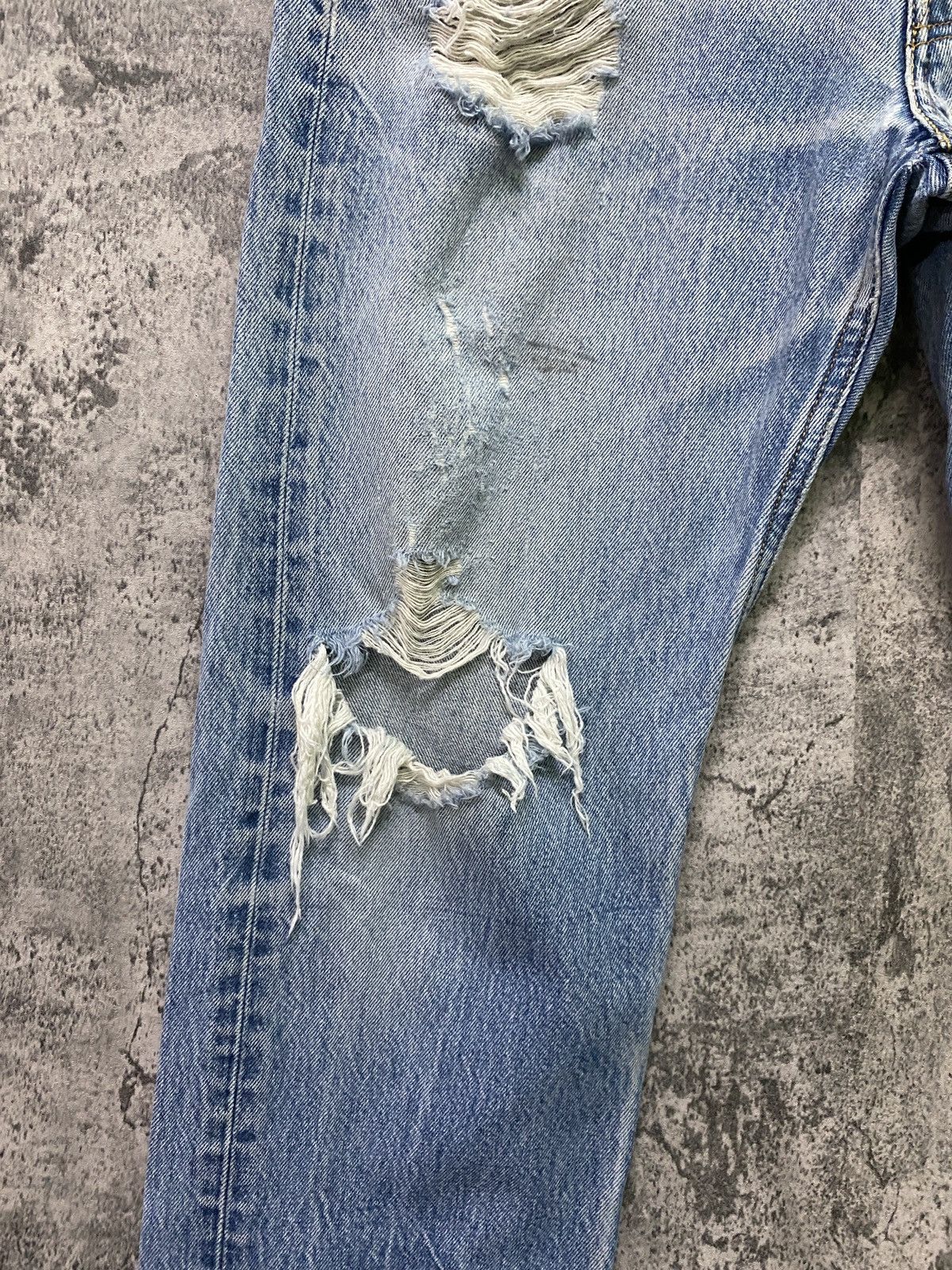 Disney × Levi's × Vintage Vintage LEVIS 501 Distressed Ripped Denim -L76 Size US 32 / EU 48 - 6 Thumbnail