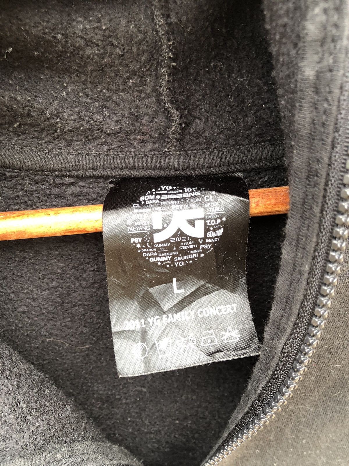 Other YG Family Concert 2011 Pullover Hoodie Size US L / EU 52-54 / 3 - 4 Thumbnail