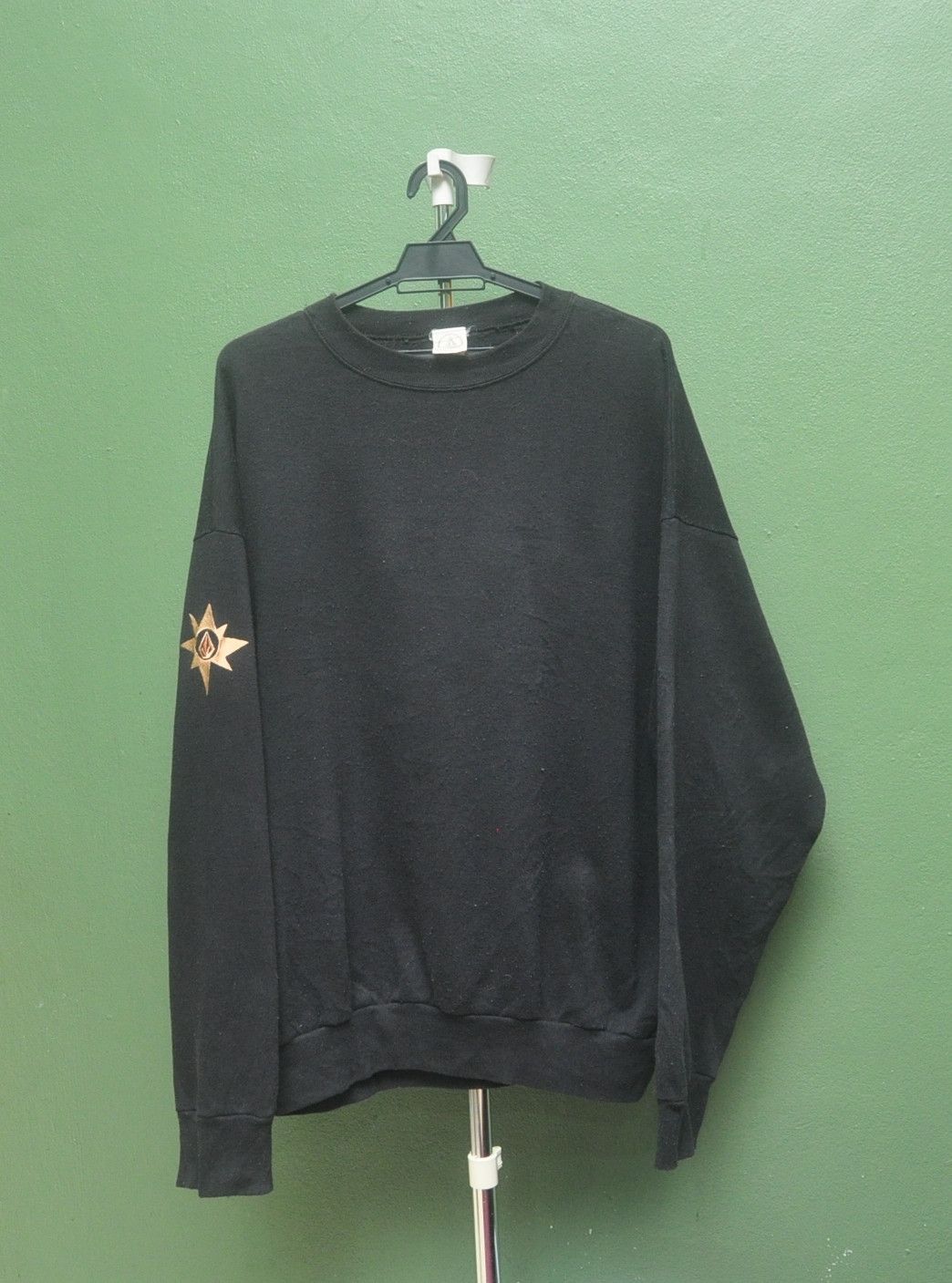 Vintage × Volcom Vintage Volcom Made In Usa Skateboarding Sweatshirt Size US XL / EU 56 / 4 - 1 Thumbnail