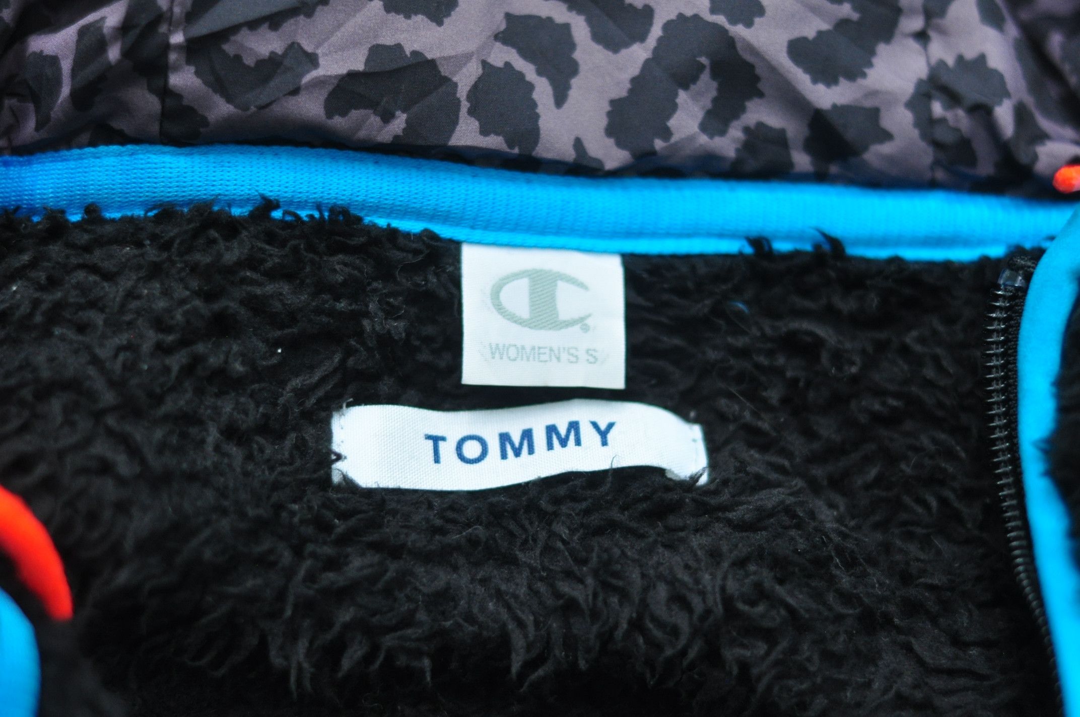 Champion × Japanese Brand × Tommy Hilfiger Vtg Tommy VS Champion Colabration Travis Scot Fashion Style Size US S / EU 44-46 / 1 - 8 Thumbnail