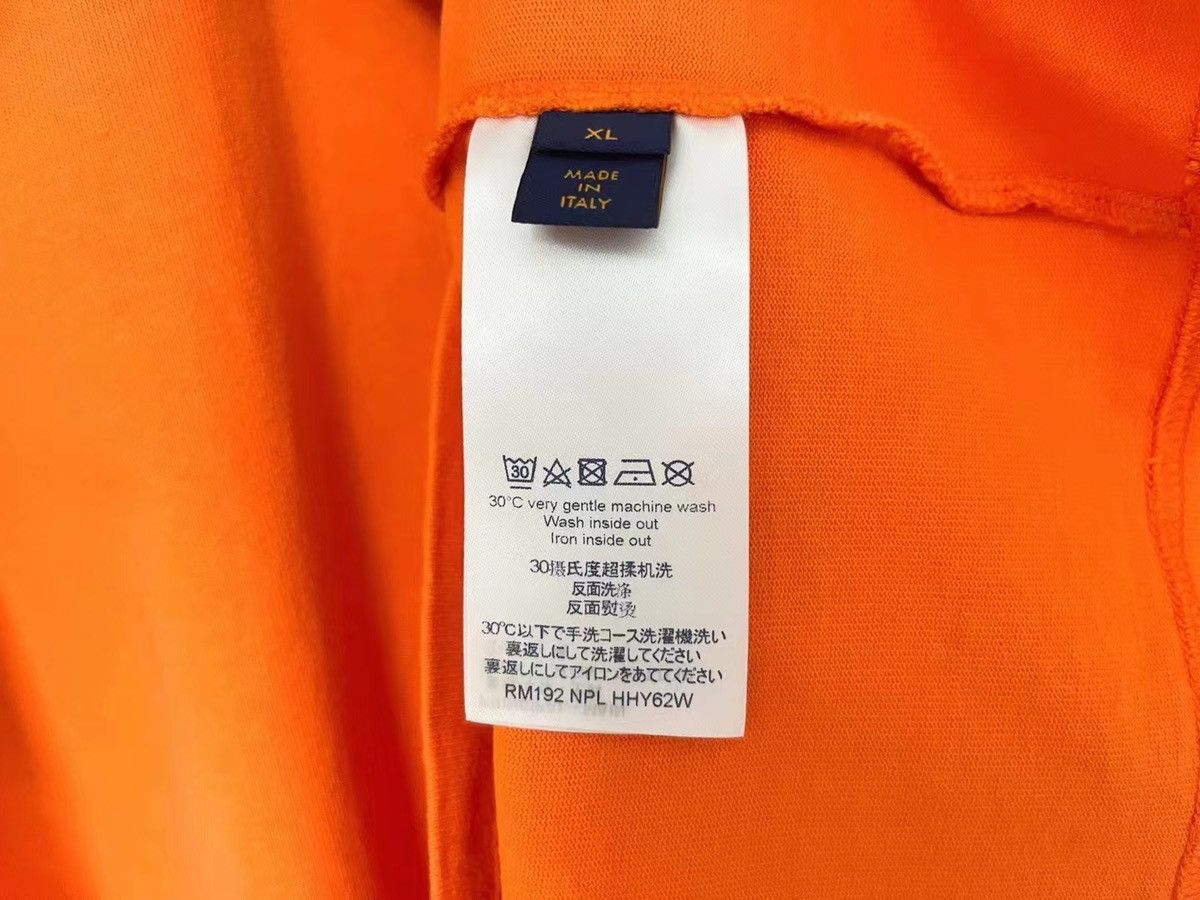 Louis Vuitton Chicago MCA exclusive orange tee Size US XL / EU 56 / 4 - 5 Thumbnail