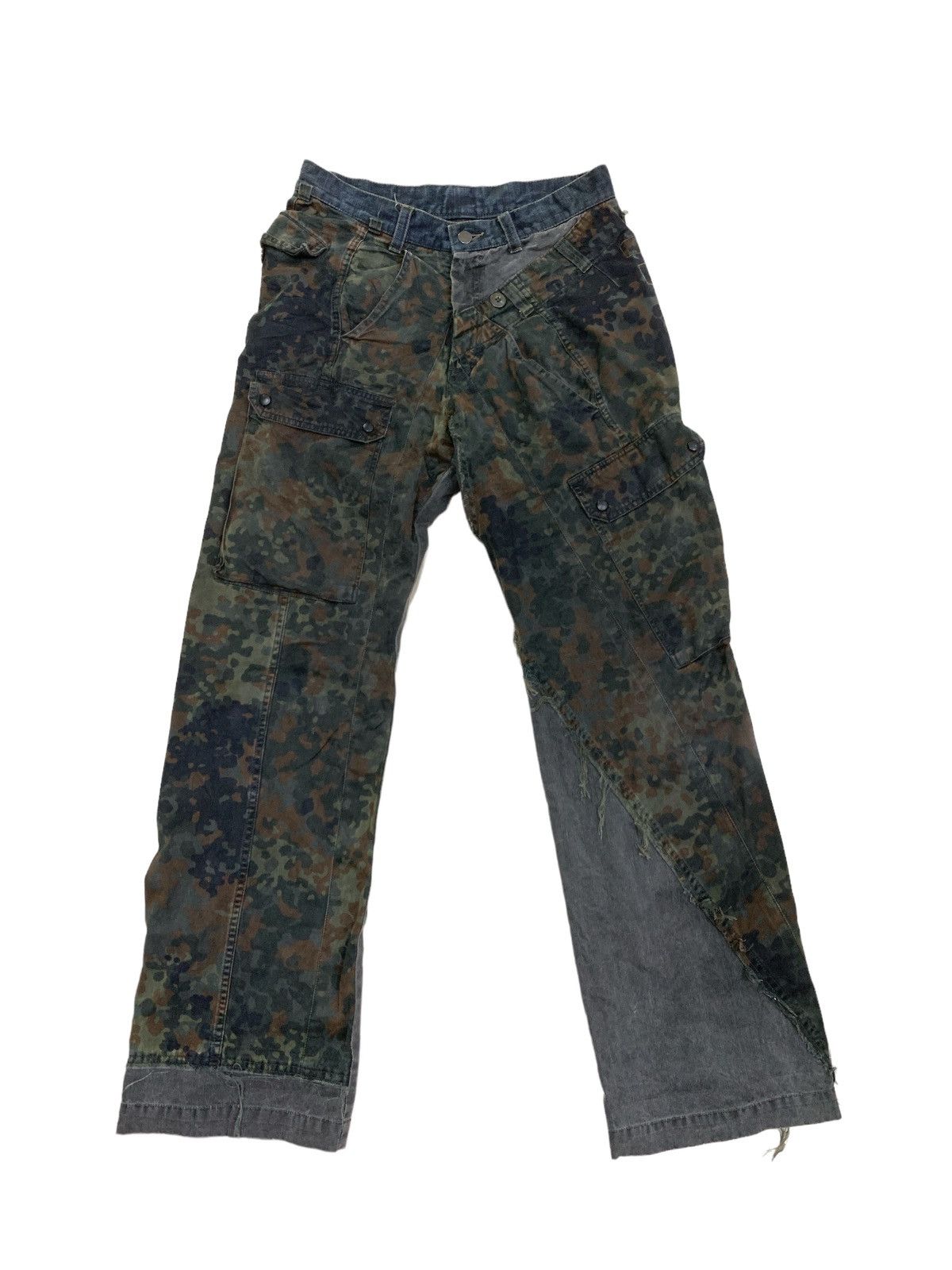 GEPAECK X LUVA TRAM RECONSTRUCTED FLECKTARN CAMO CARGO PANTS