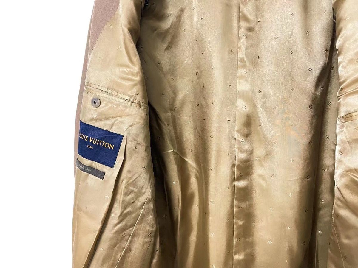Louis Vuitton × Virgil Abloh SS19 plain rainbow runway double breasted coat Size US M / EU 48-50 / 2 - 5 Thumbnail