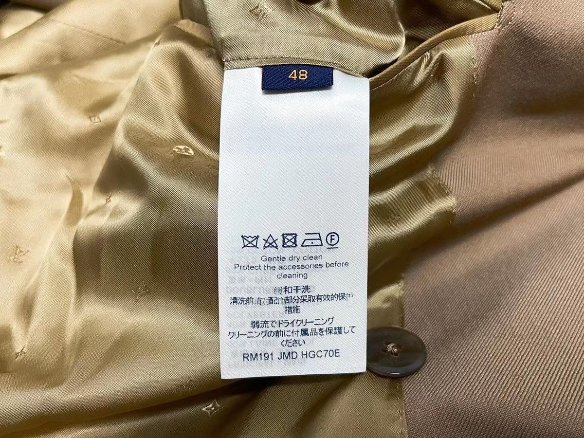 Louis Vuitton × Virgil Abloh SS19 plain rainbow runway double breasted coat Size US M / EU 48-50 / 2 - 7 Thumbnail