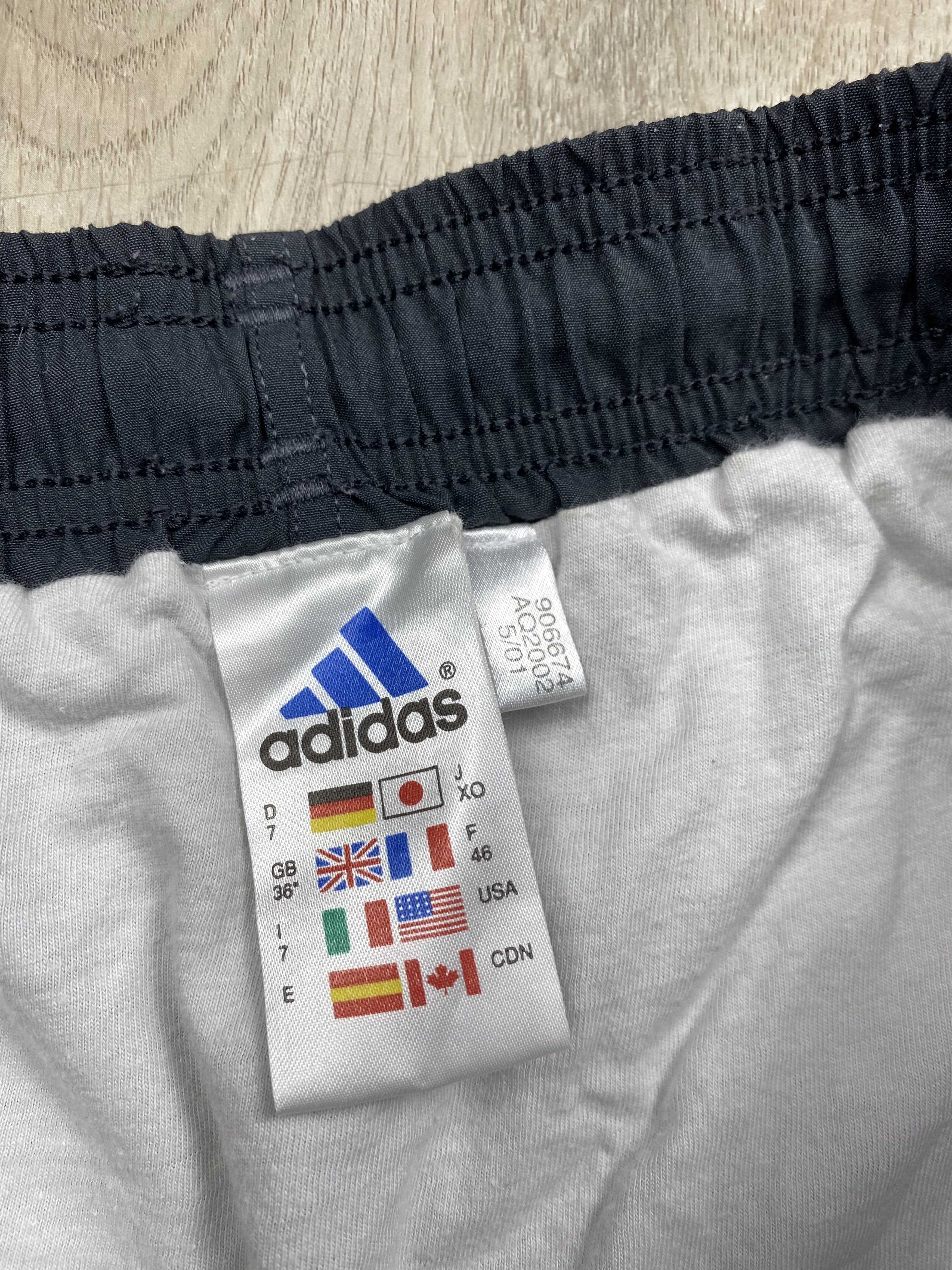 Adidas Vintage Adidas Mens Nylon Shorts Y2K Size US 36 / EU 52 - 5 Thumbnail