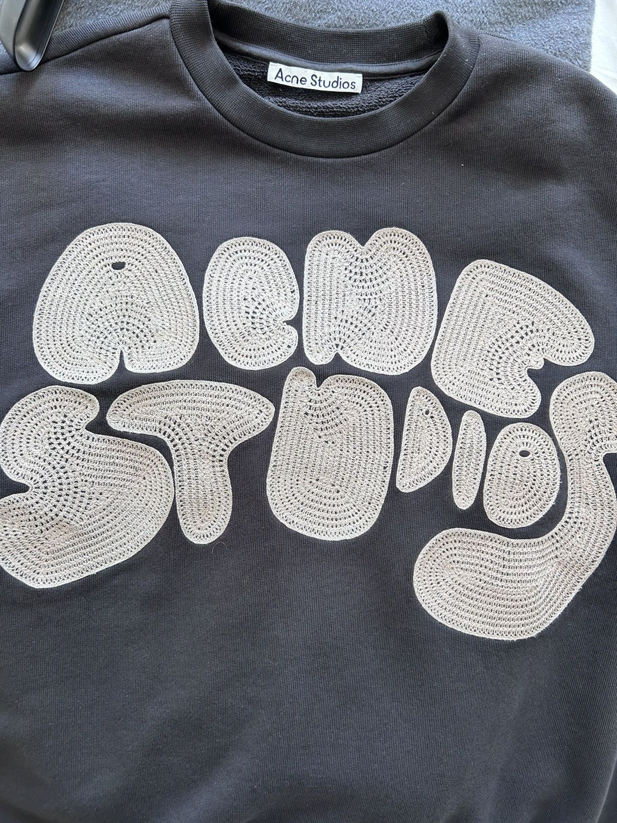 Acne Studios Acne Studios Crew neck bubble logo sweater