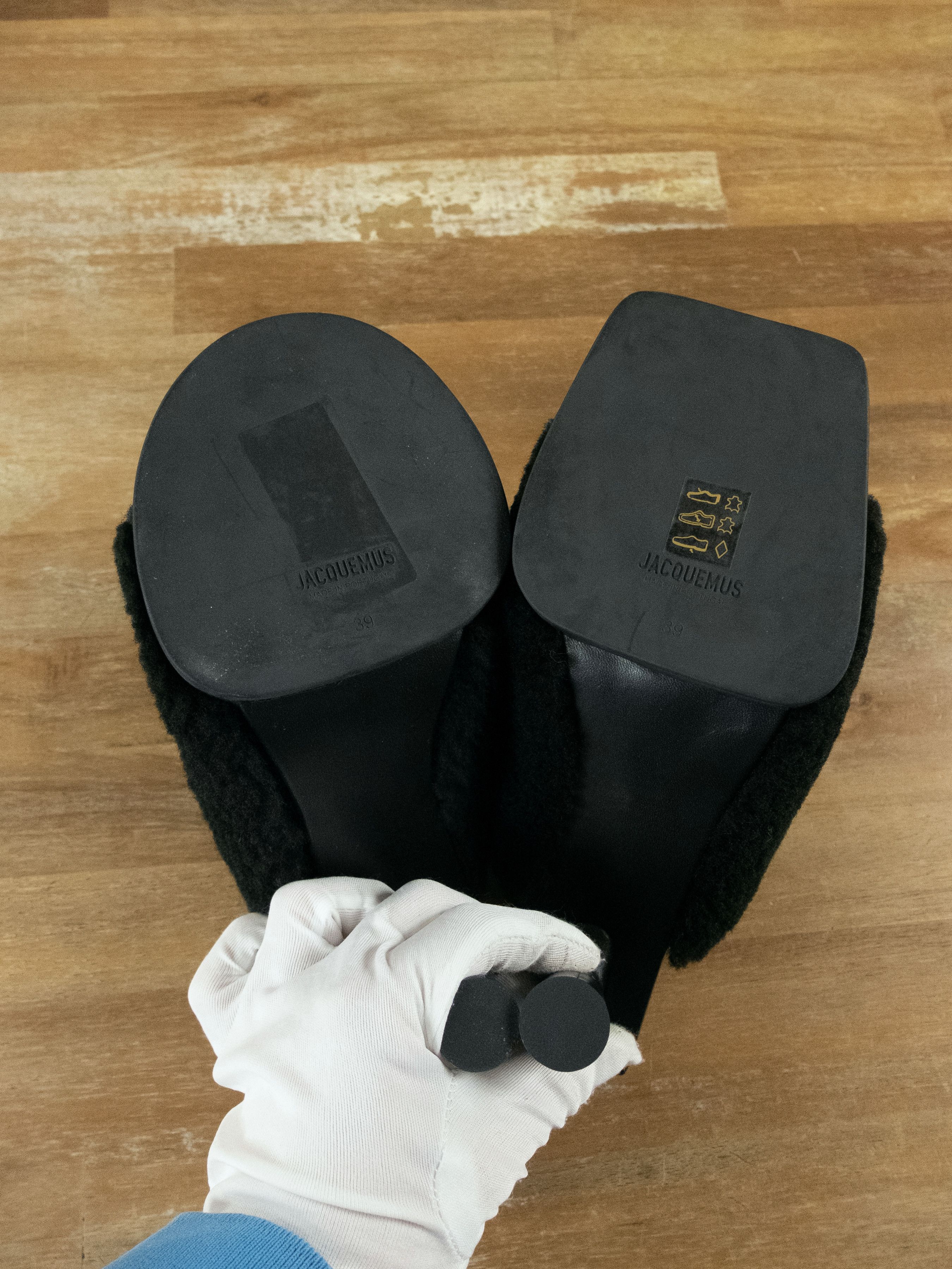 Jacquemus JACQUEMUS La Montagne black shearling mules sandals shoes 39 Size US 9 / IT 39 - 11 Thumbnail