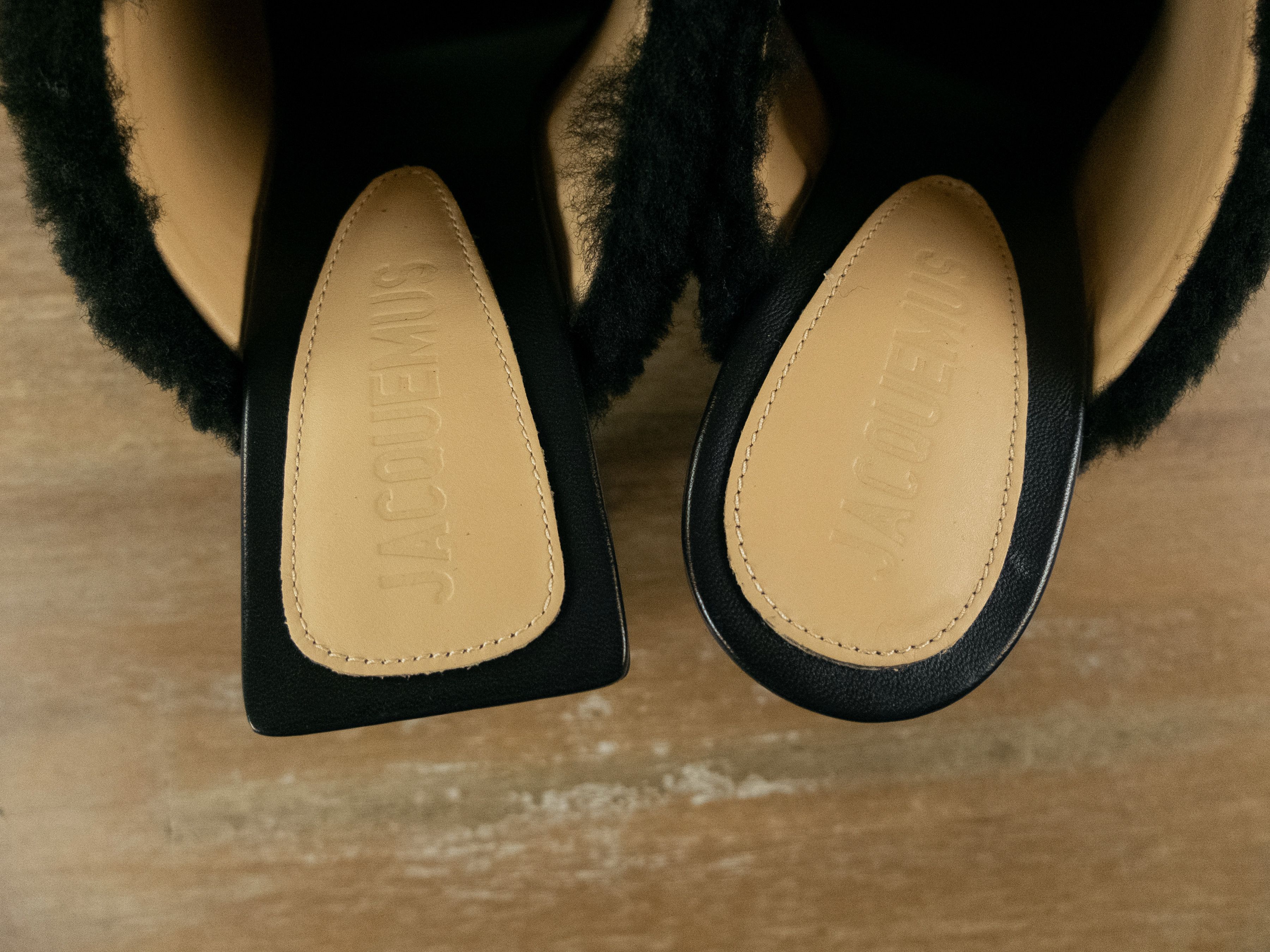 Jacquemus JACQUEMUS La Montagne black shearling mules sandals shoes 39 Size US 9 / IT 39 - 9 Thumbnail
