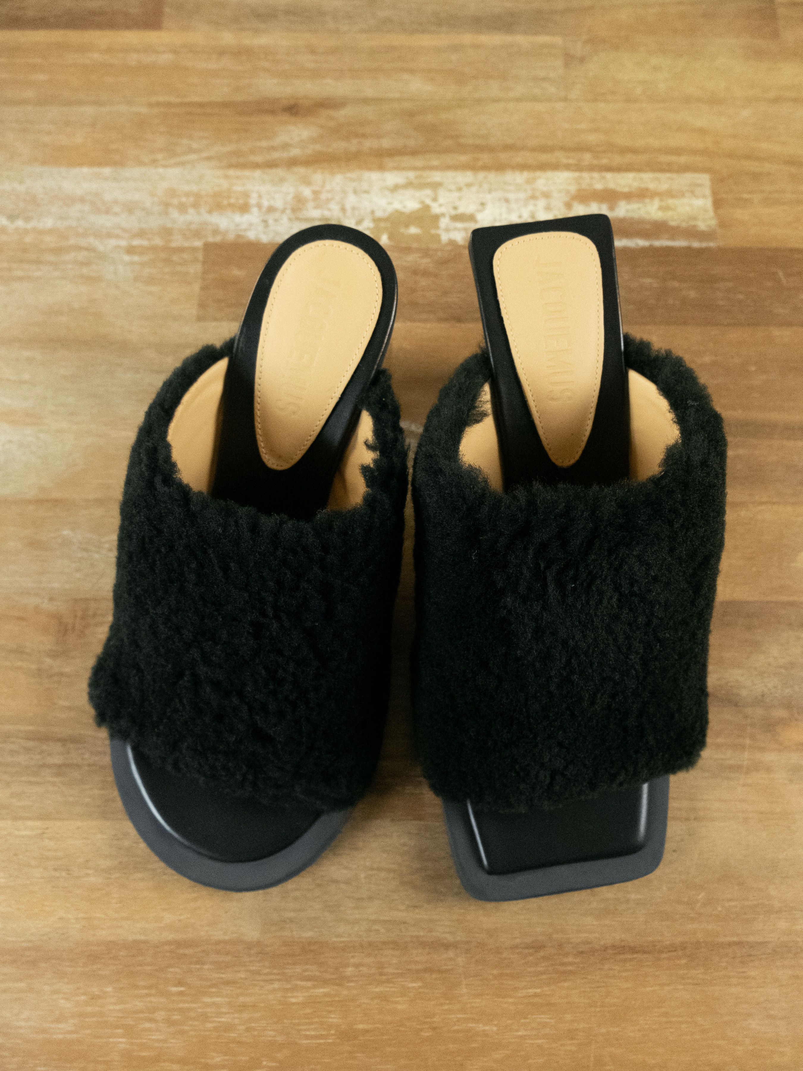 Jacquemus JACQUEMUS La Montagne black shearling mules sandals shoes 39 Size US 9 / IT 39 - 2 Thumbnail