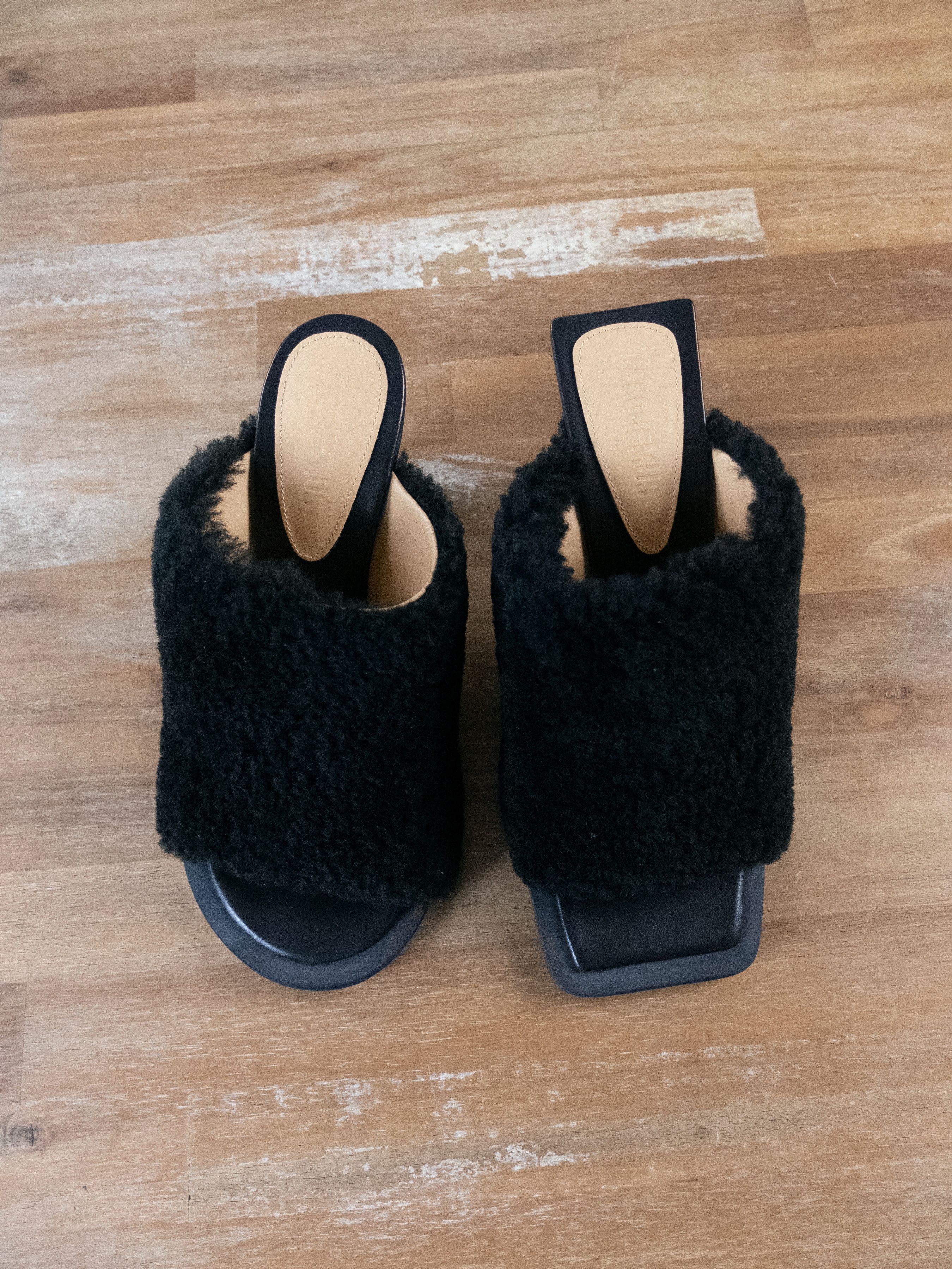 Jacquemus JACQUEMUS La Montagne black shearling mules sandals shoes 40 Size US 10 / IT 40 - 7 Thumbnail