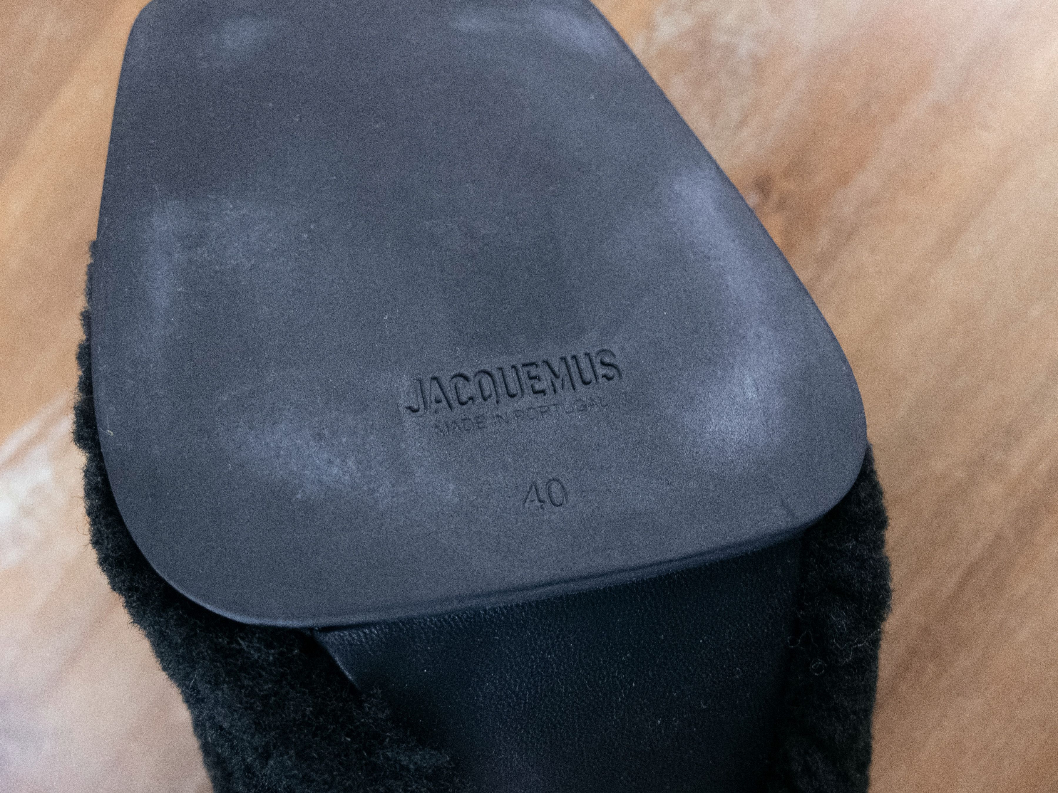 Jacquemus JACQUEMUS La Montagne black shearling mules sandals shoes 40 Size US 10 / IT 40 - 13 Thumbnail