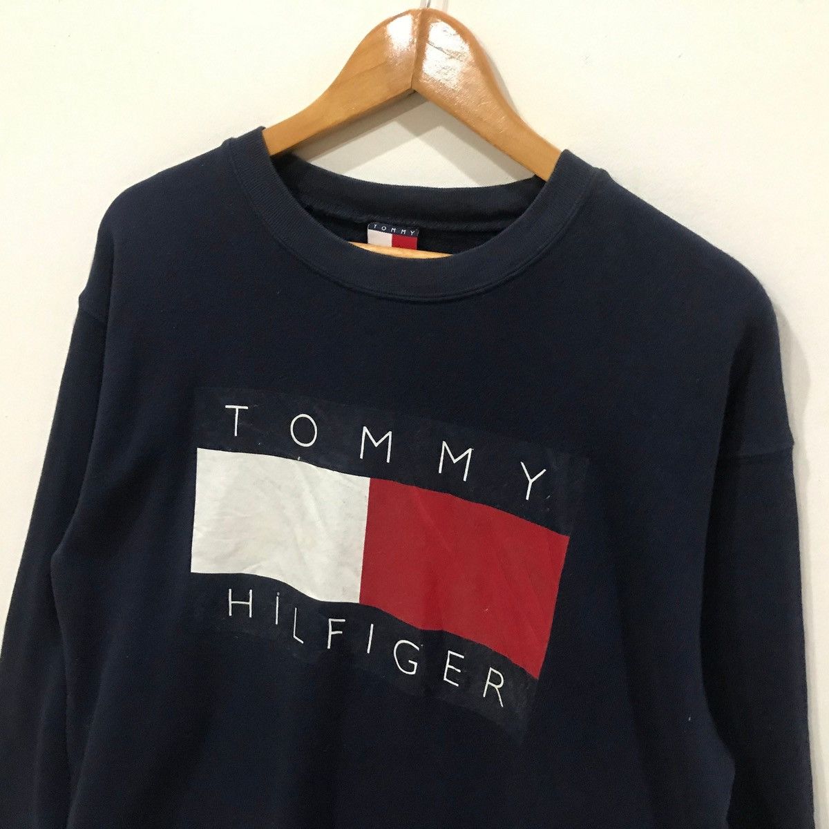 Tommy Hilfiger vintage tommy hilfiger big logo jumper pullover sweatshirt Size US L / EU 52-54 / 3 - 4 Thumbnail