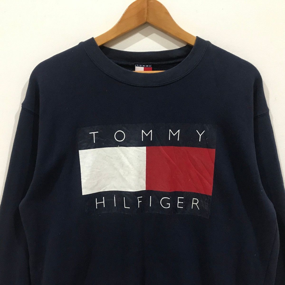Tommy Hilfiger vintage tommy hilfiger big logo jumper pullover sweatshirt Size US L / EU 52-54 / 3 - 2 Thumbnail