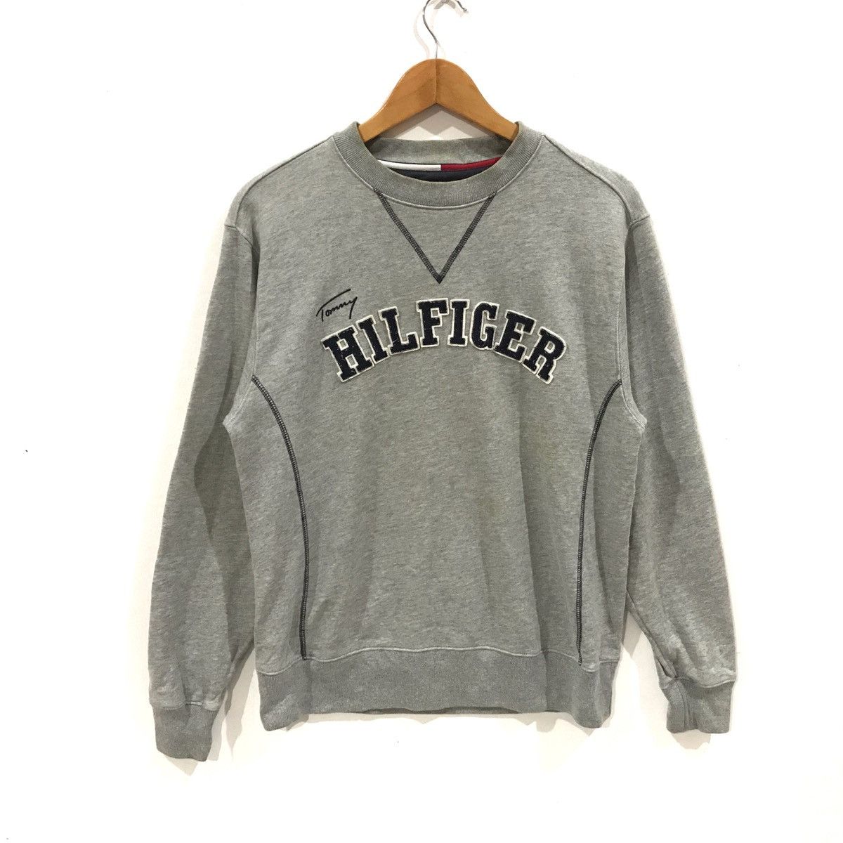 vintage tommy hilfiger big logo jumper pullover sweatshirt