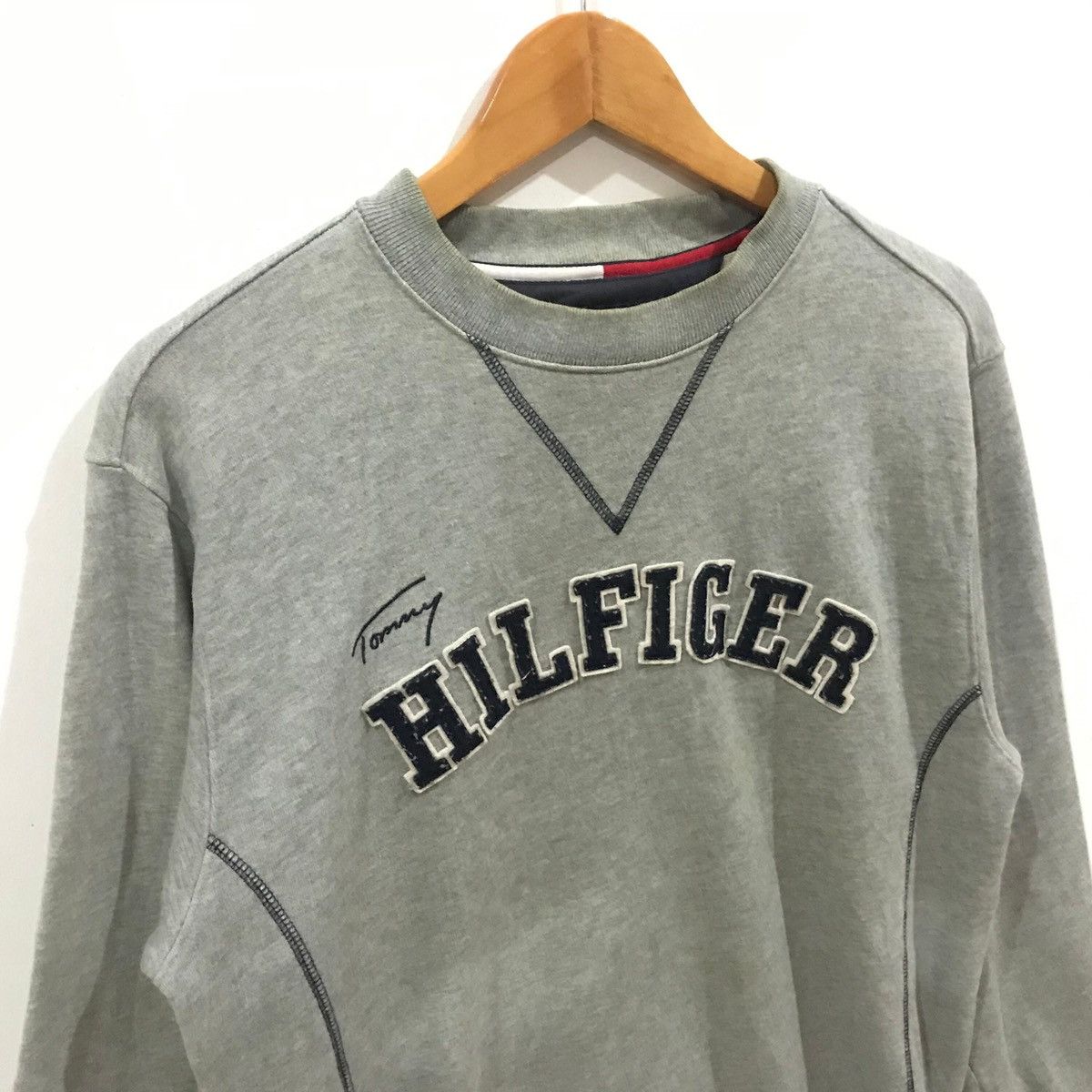 Tommy Hilfiger vintage tommy hilfiger big logo jumper pullover sweatshirt Size US M / EU 48-50 / 2 - 3 Thumbnail