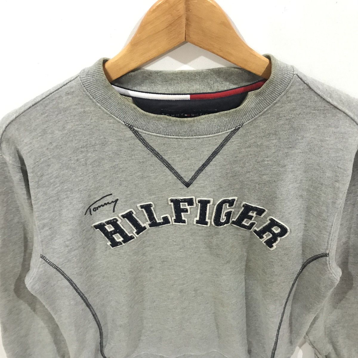 Tommy Hilfiger vintage tommy hilfiger big logo jumper pullover sweatshirt Size US M / EU 48-50 / 2 - 2 Thumbnail