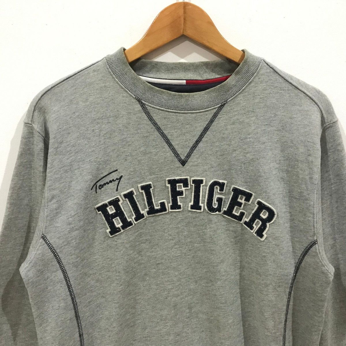 Tommy Hilfiger vintage tommy hilfiger big logo jumper pullover sweatshirt Size US M / EU 48-50 / 2 - 5 Thumbnail