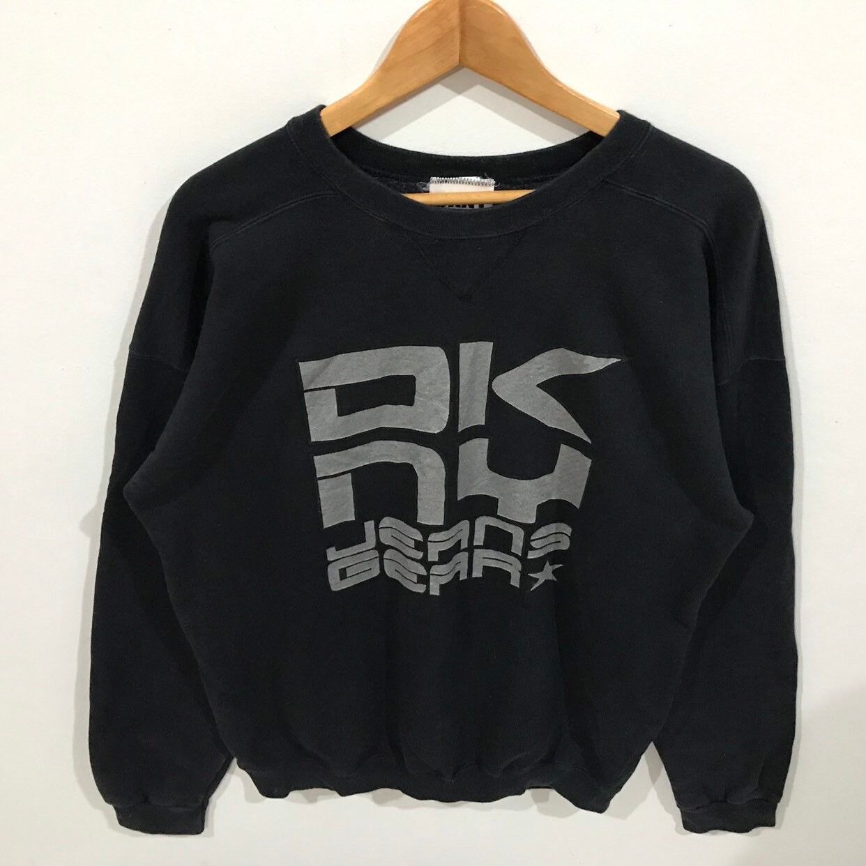 DKNY vintage dkny big logo jumper pullover sweatshirt Size US XL / EU 56 / 4 - 2 Thumbnail