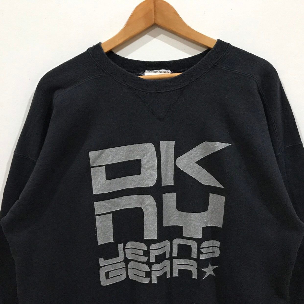 DKNY vintage dkny big logo jumper pullover sweatshirt Size US XL / EU 56 / 4 - 3 Thumbnail