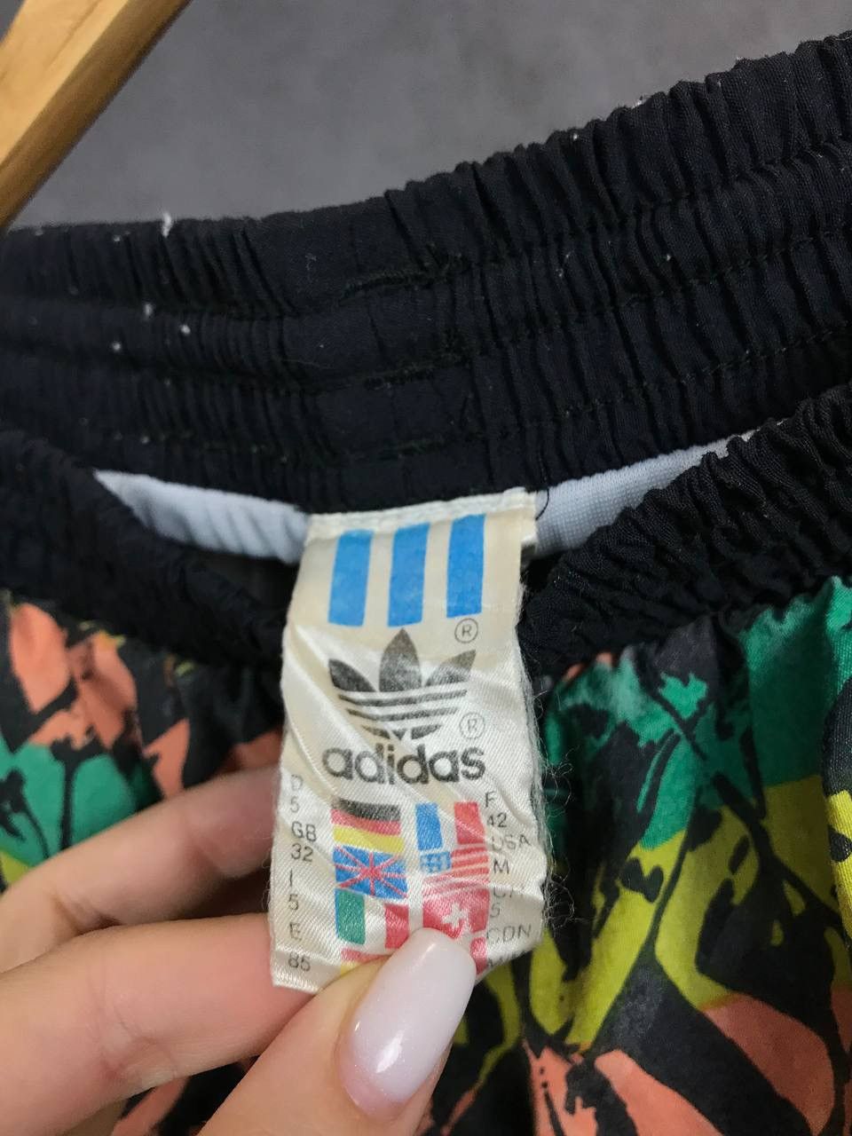 Vintage Adidas vintage streetwear crazy overprinted shorts Size US 32 / EU 48 - 3 Thumbnail