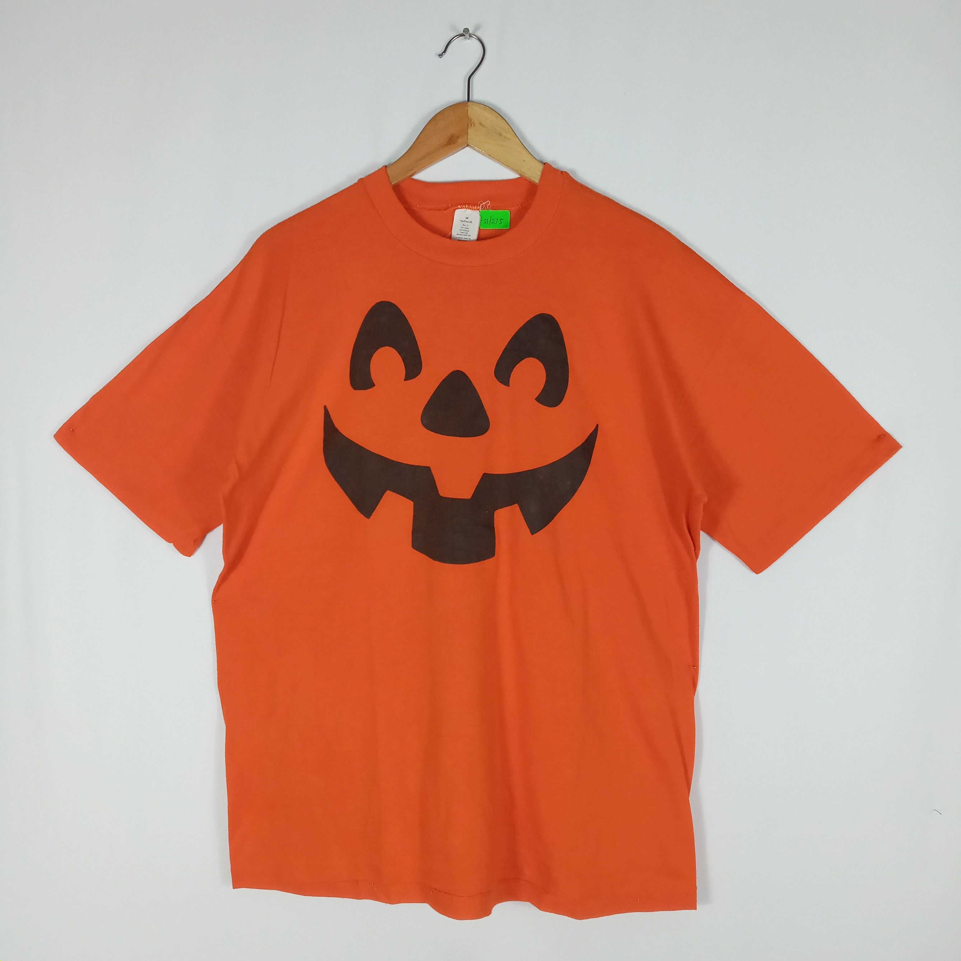 Vintage Vintage Hallmark USA Hallooween Big Logo Tees Size US L / EU 52-54 / 3 - 1 Thumbnail