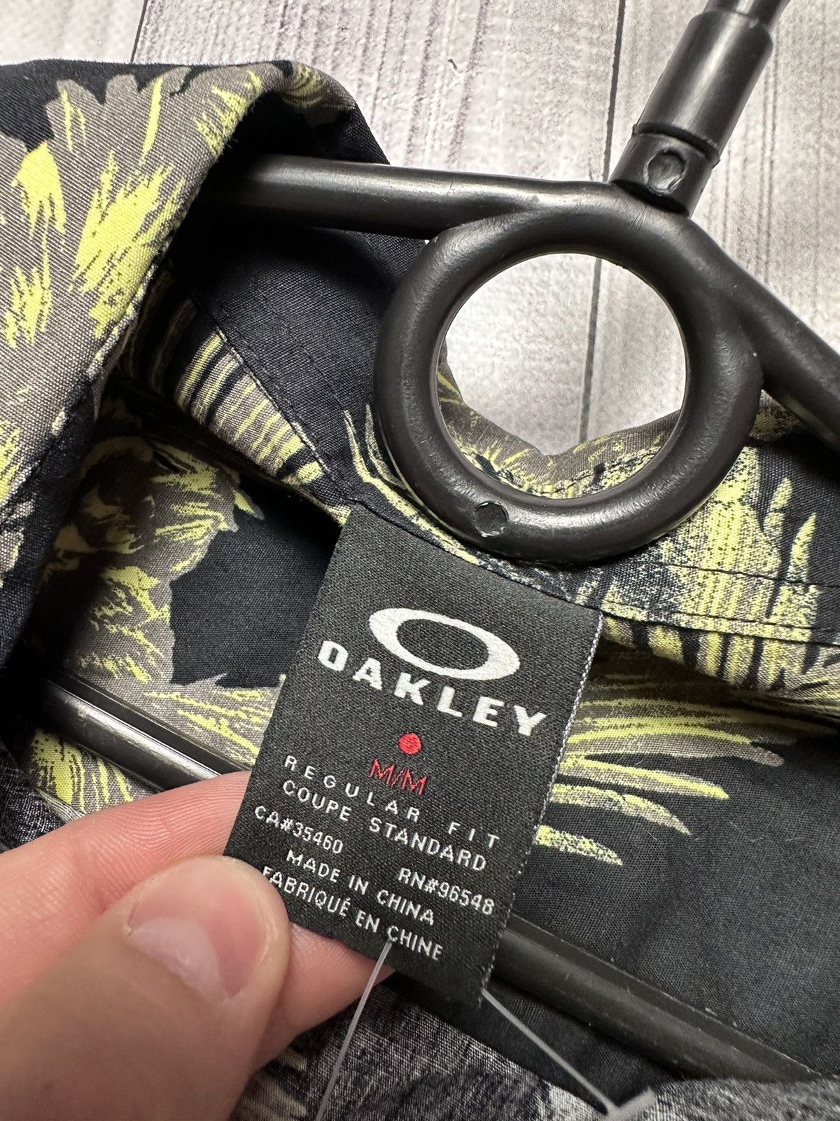 Oakley Vintage Oakley Hawaii crazy shirt size M palms rare Size US M / EU 48-50 / 2 - 4 Thumbnail