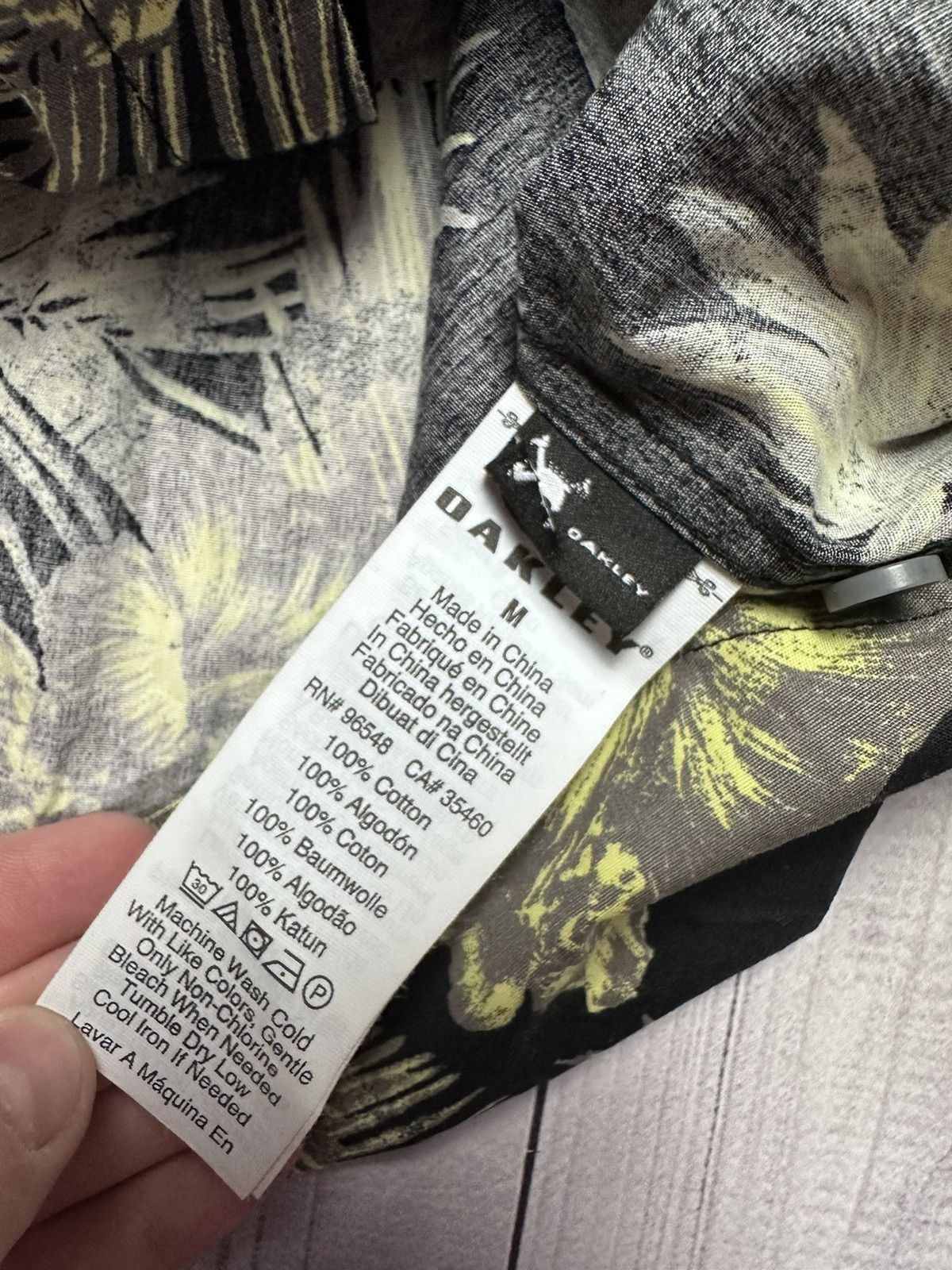 Oakley Vintage Oakley Hawaii crazy shirt size M palms rare Size US M / EU 48-50 / 2 - 5 Thumbnail