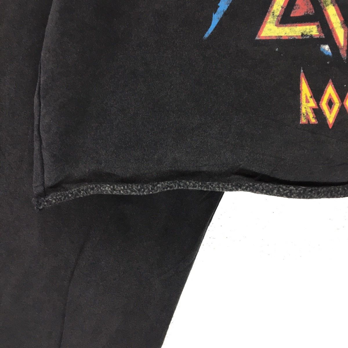 Band Tees × Def Leppard DEF LEPPARD Crop Top Hoodie Size S / US 4 / IT 40 - 5 Thumbnail