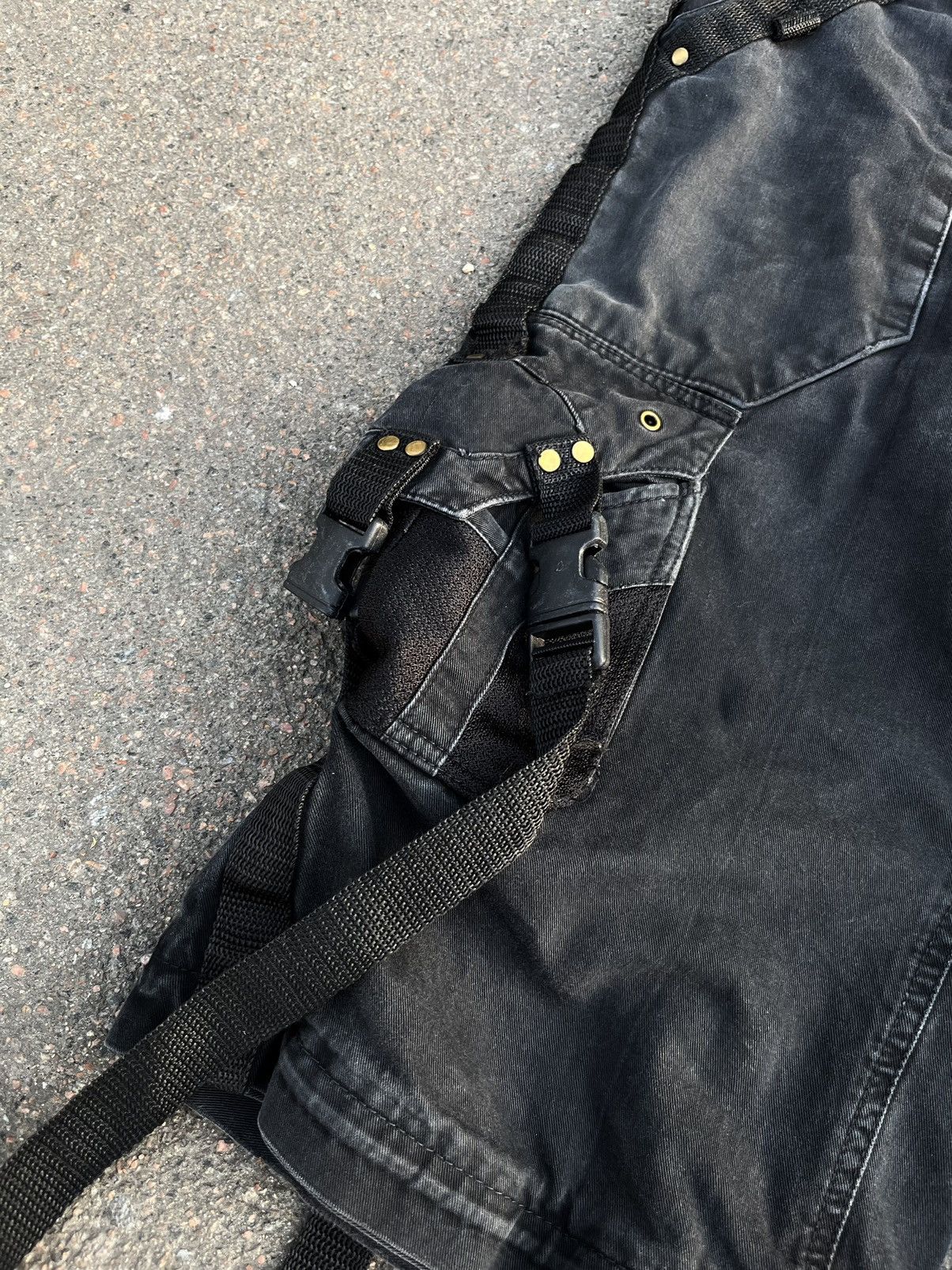 Japanese Brand × Vintage Bat Attack Bondage Cargo Shorts Straps Carabines Vintage Y2K Size US 34 / EU 50 - 5 Thumbnail