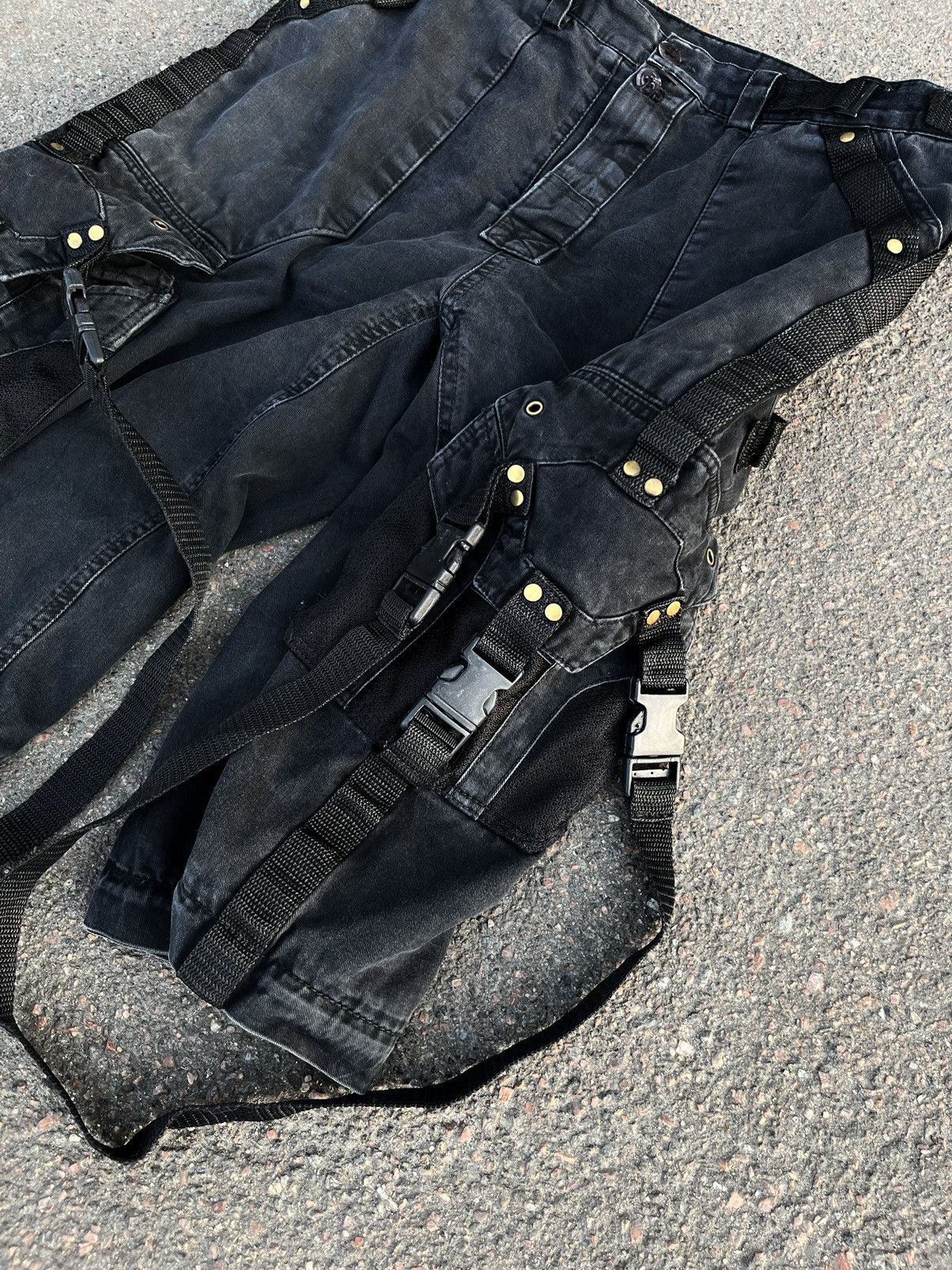 Japanese Brand × Vintage Bat Attack Bondage Cargo Shorts Straps Carabines Vintage Y2K Size US 34 / EU 50 - 6 Thumbnail