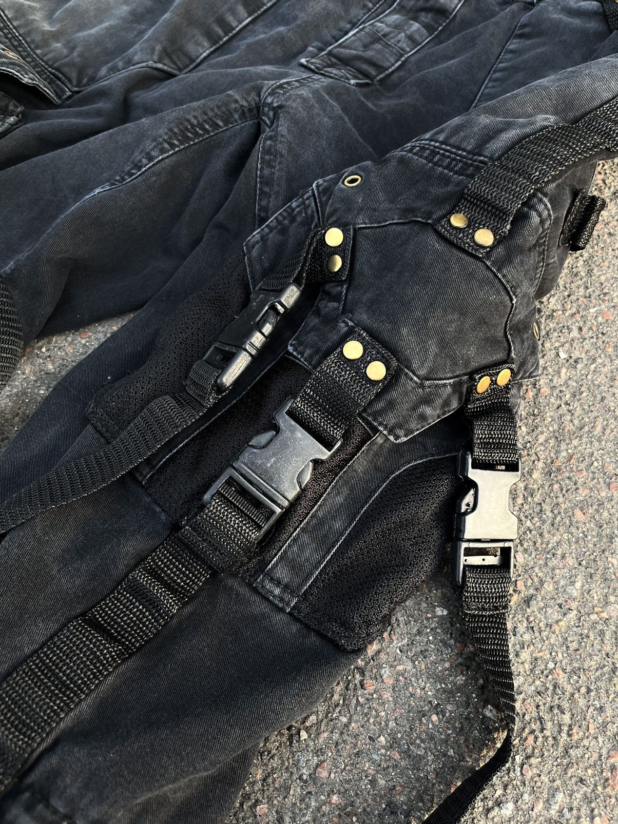 Japanese Brand × Vintage Bat Attack Bondage Cargo Shorts Straps Carabines Vintage Y2K Size US 34 / EU 50 - 7 Thumbnail