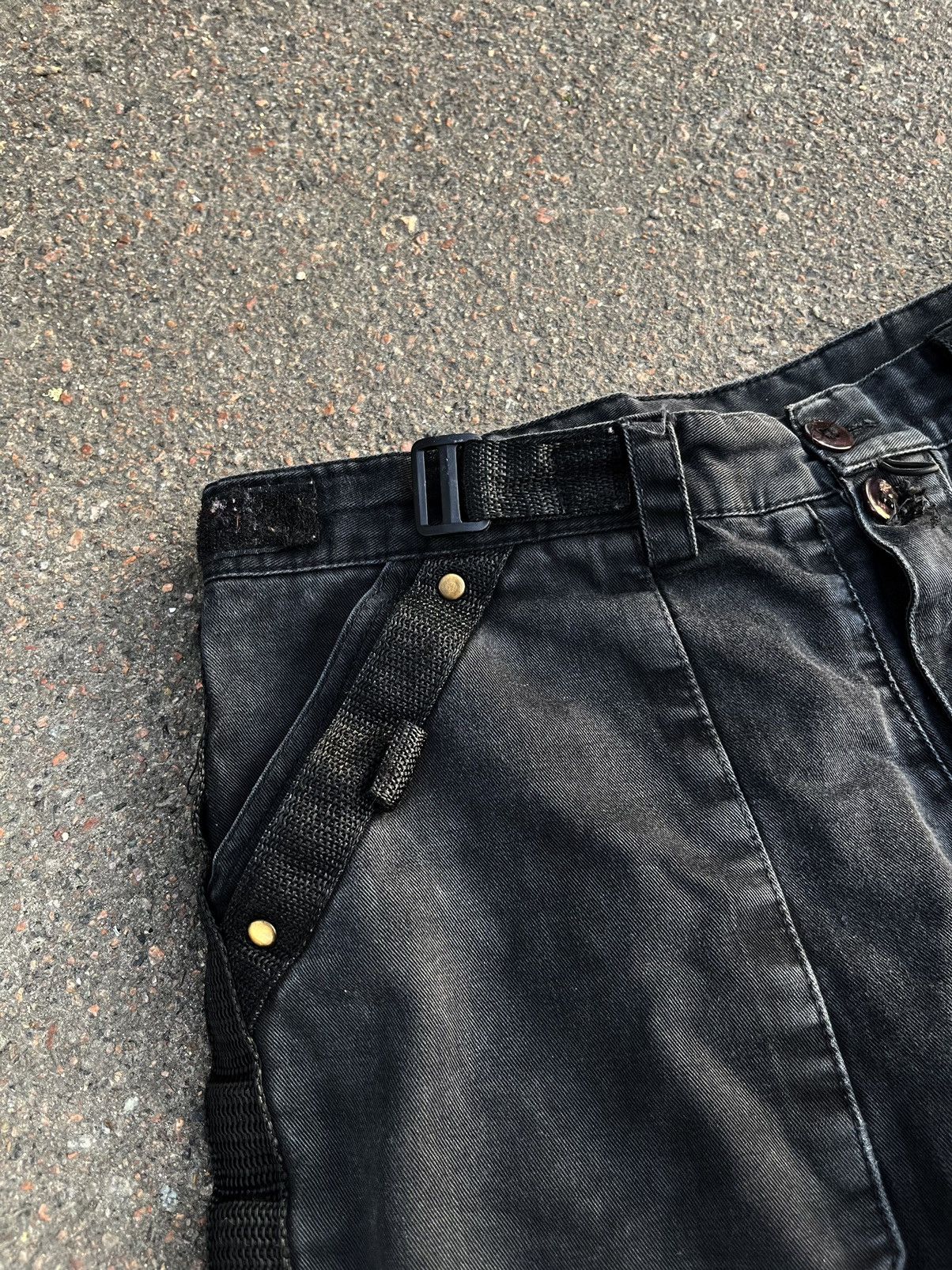 Japanese Brand × Vintage Bat Attack Bondage Cargo Shorts Straps Carabines Vintage Y2K Size US 34 / EU 50 - 2 Thumbnail