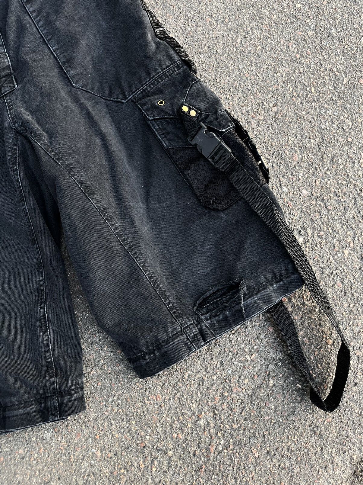 Japanese Brand × Vintage Bat Attack Bondage Cargo Shorts Straps Carabines Vintage Y2K Size US 34 / EU 50 - 3 Thumbnail