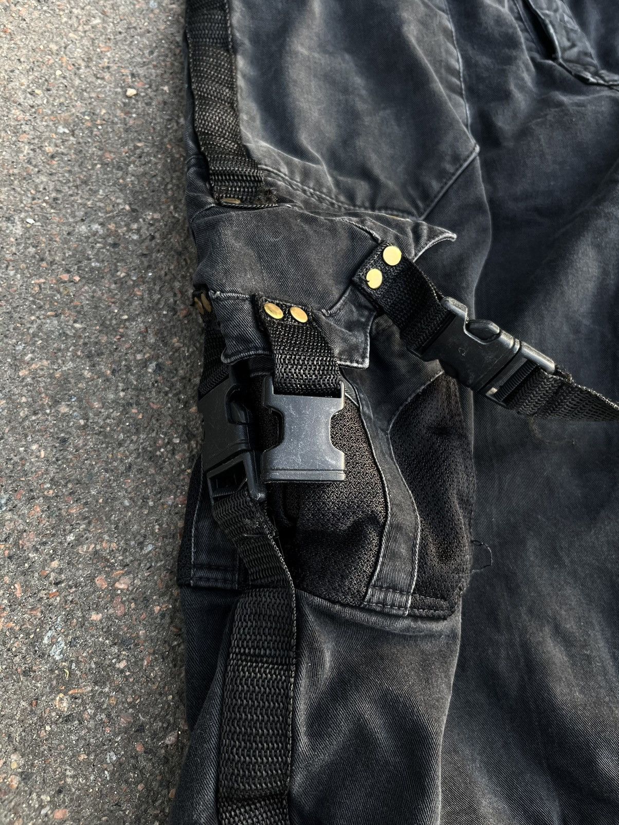 Japanese Brand × Vintage Bat Attack Bondage Cargo Shorts Straps Carabines Vintage Y2K Size US 34 / EU 50 - 8 Thumbnail