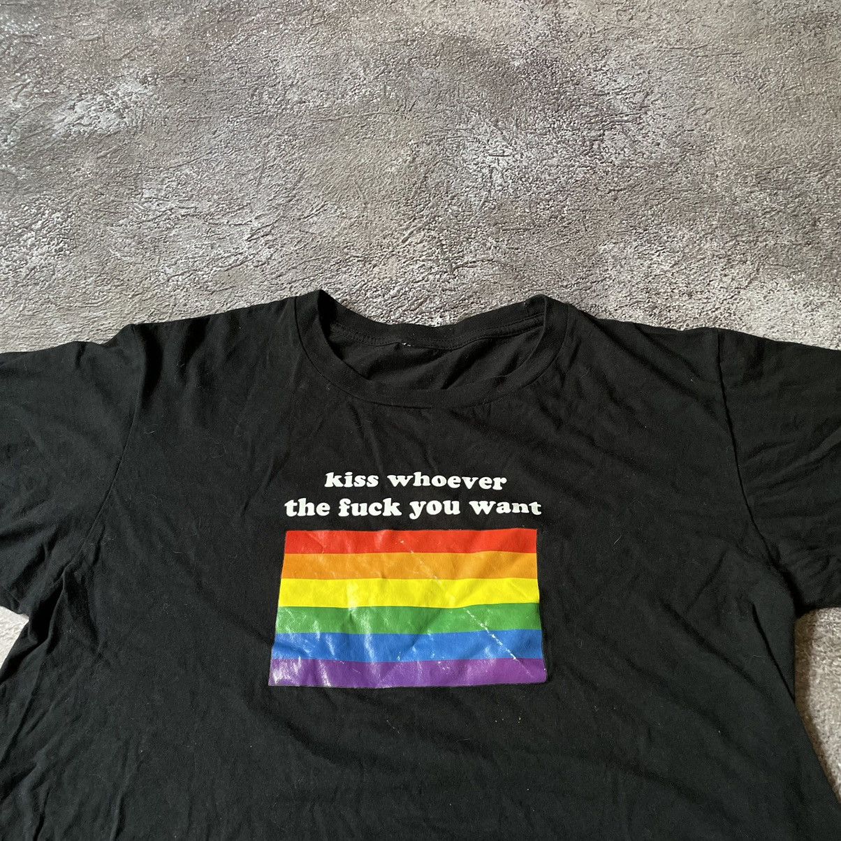 Vintage Vintage Y2K Graphic Tee Pride Rainbow Flag Streetwear Slim L Size US L / EU 52-54 / 3 - 5 Thumbnail