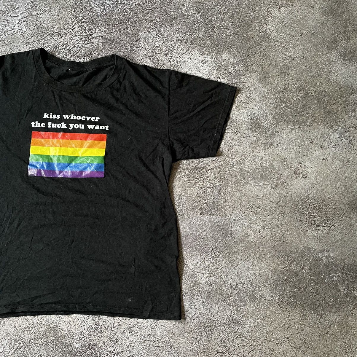 Vintage Vintage Y2K Graphic Tee Pride Rainbow Flag Streetwear Slim L Size US L / EU 52-54 / 3 - 2 Thumbnail