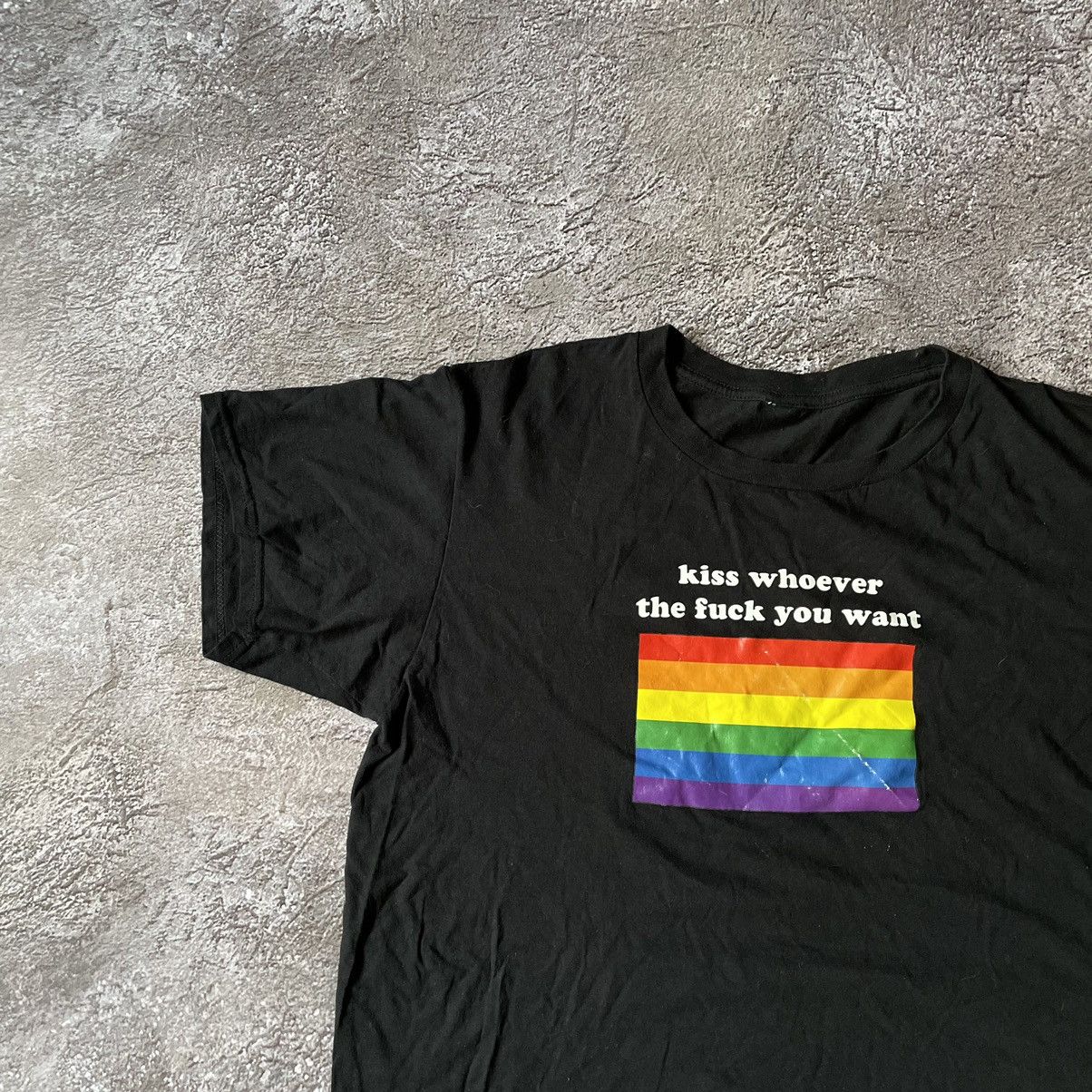 Vintage Vintage Y2K Graphic Tee Pride Rainbow Flag Streetwear Slim L Size US L / EU 52-54 / 3 - 4 Thumbnail