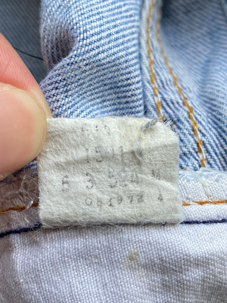 Levi's Vintage Clothing SICKS💥Vintage Levi's 501 Small e 80s Redline Distressed Size US 31 - 15 Thumbnail