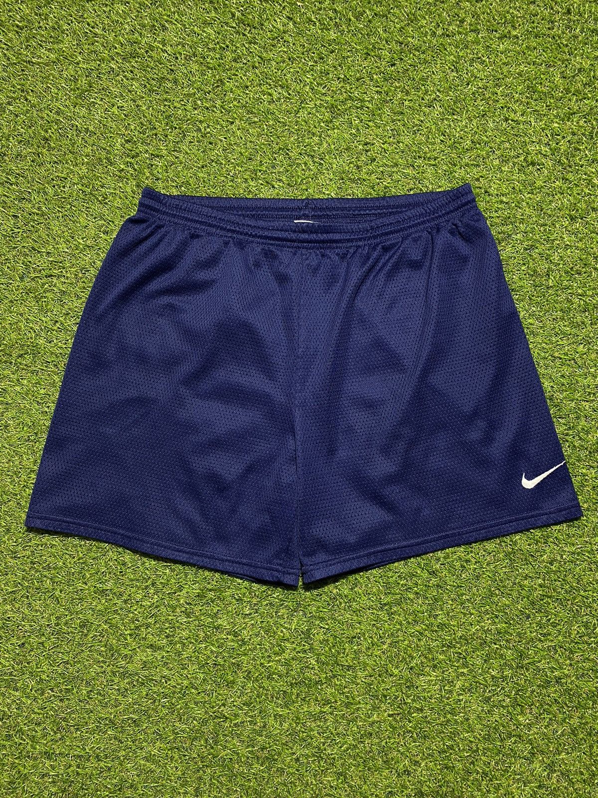 Nike Vintage 90s Nike mesh shorts streetwear swoosh casual size L Size US 34 / EU 50 - 1 Thumbnail