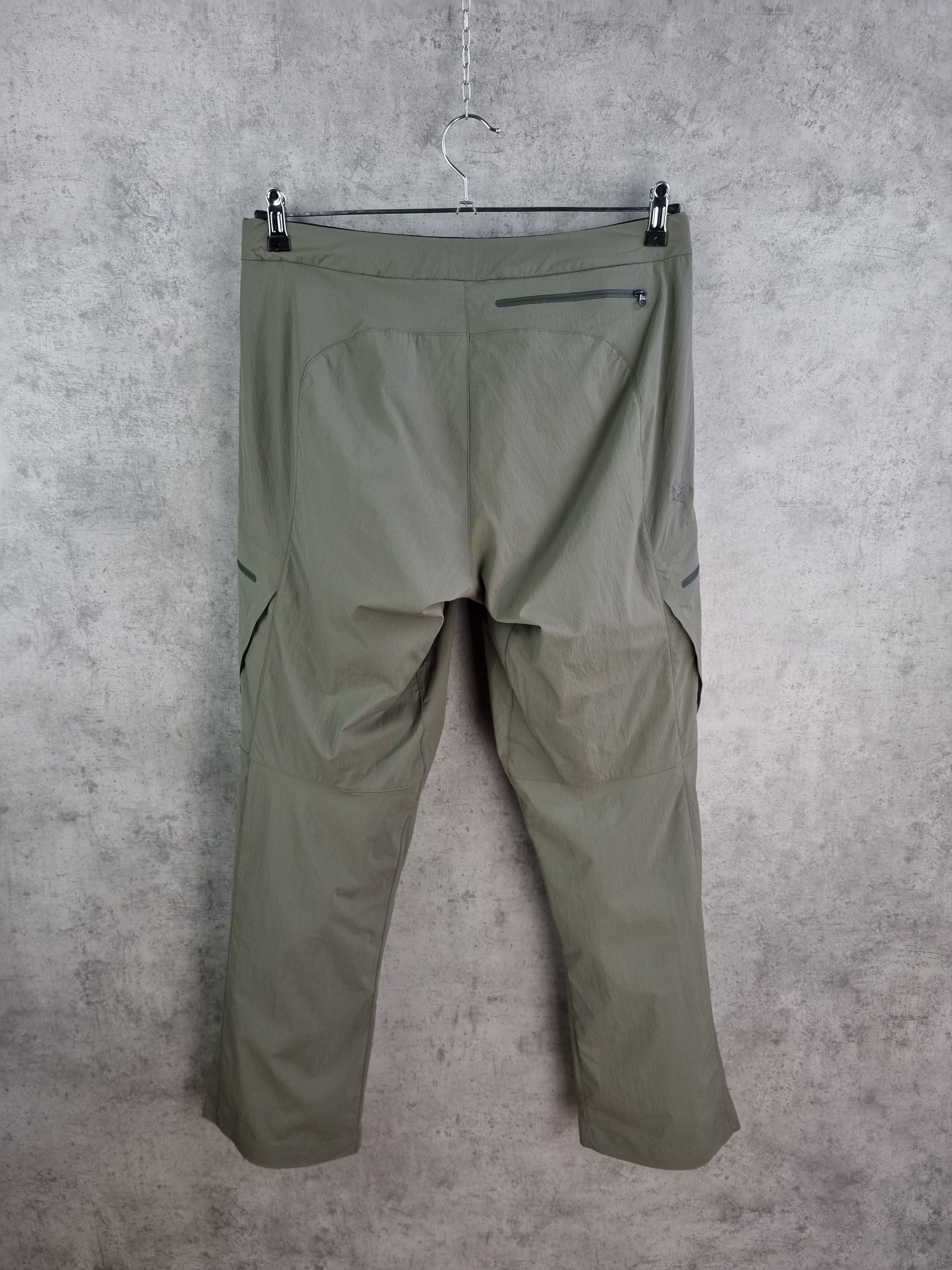 Arc'teryx 💧ArcTeryx Tech Utility Windproof Tracking Pants Size US 33 - 14 Thumbnail