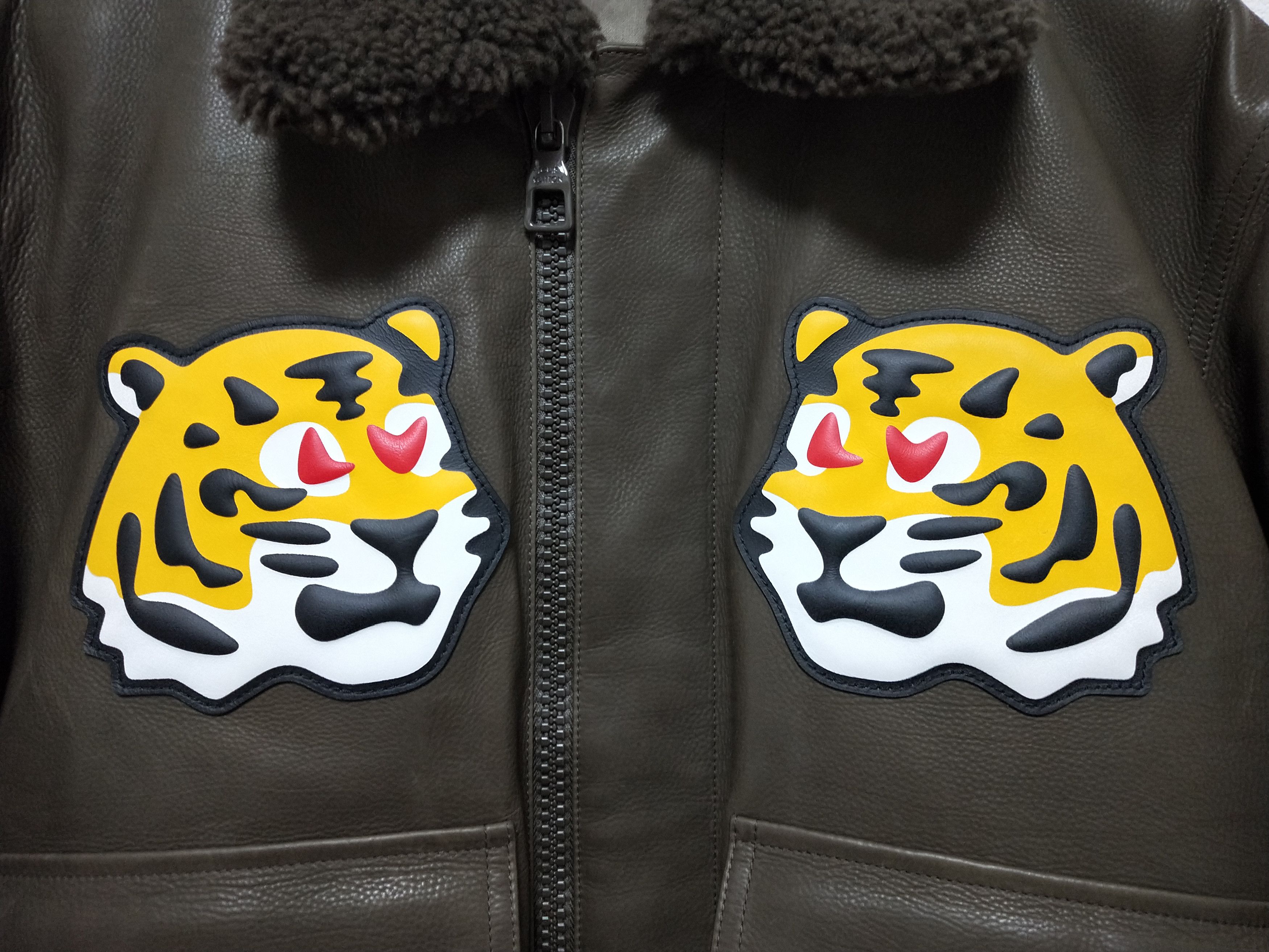 Louis Vuitton × Nigo × Virgil Abloh Tiger Patch Leather Bomber Jacket Size US M / EU 48-50 / 2 - 3 Thumbnail