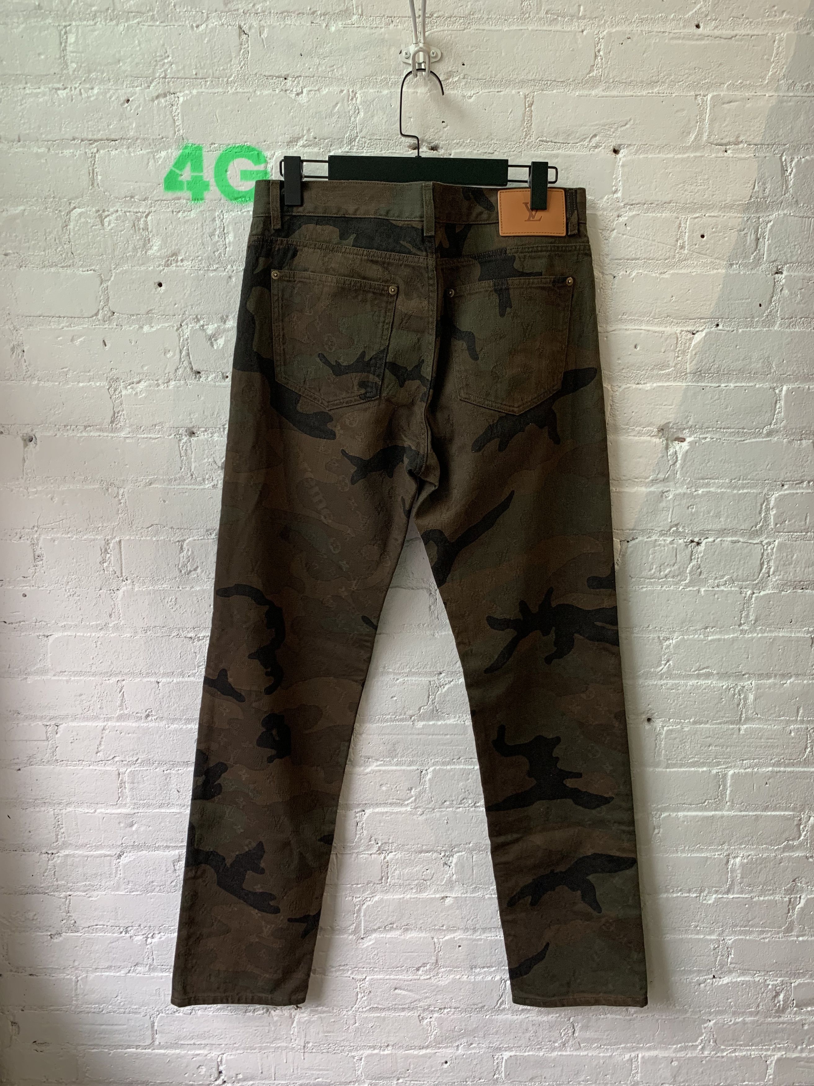 Louis Vuitton × Supreme Louis Vuitton x Supreme Camo monogram Jeans Sz 31 BRAND NEW Size US 31 - 4 Thumbnail