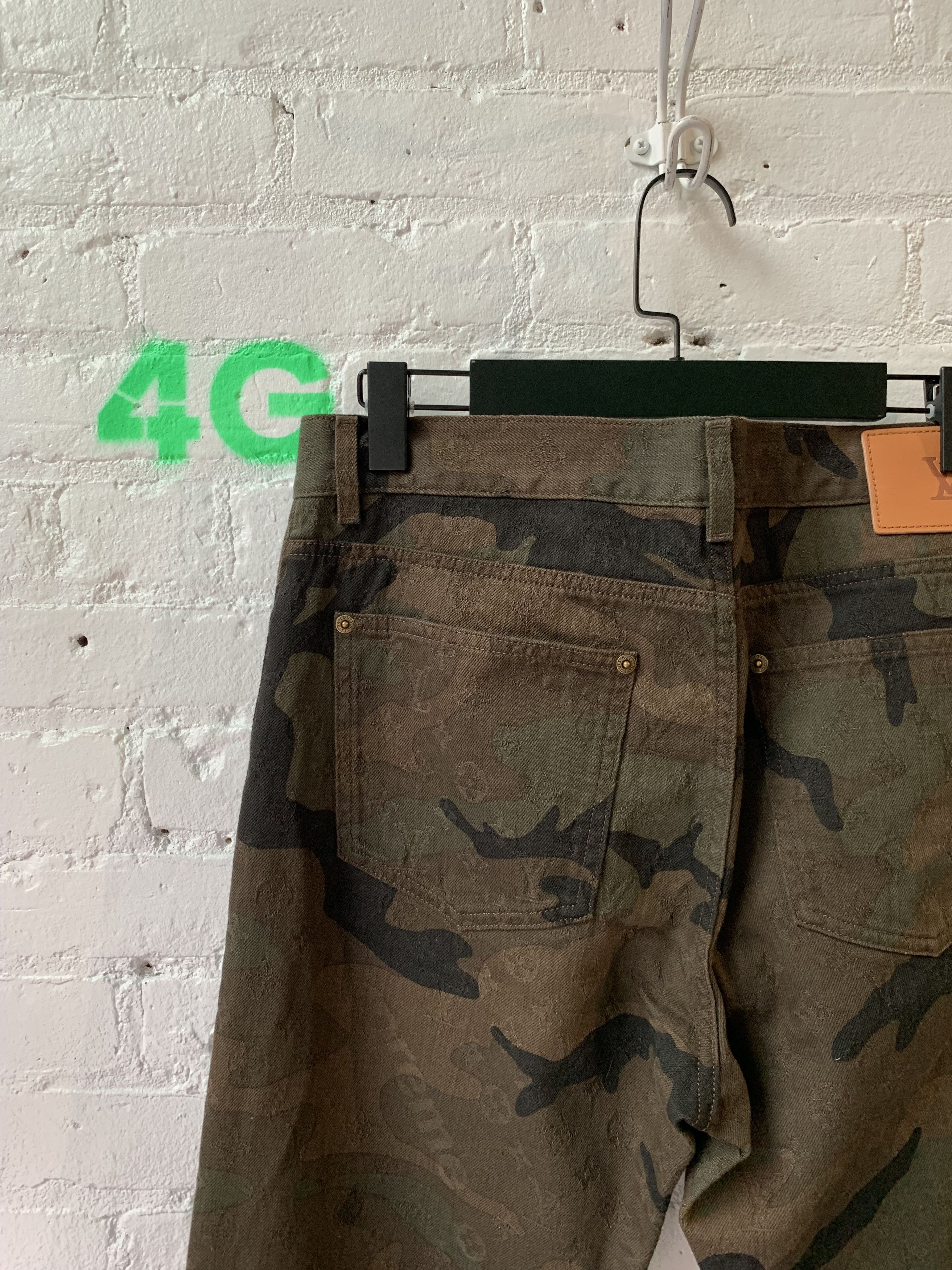 Louis Vuitton × Supreme Louis Vuitton x Supreme Camo monogram Jeans Sz 31 BRAND NEW Size US 31 - 5 Thumbnail